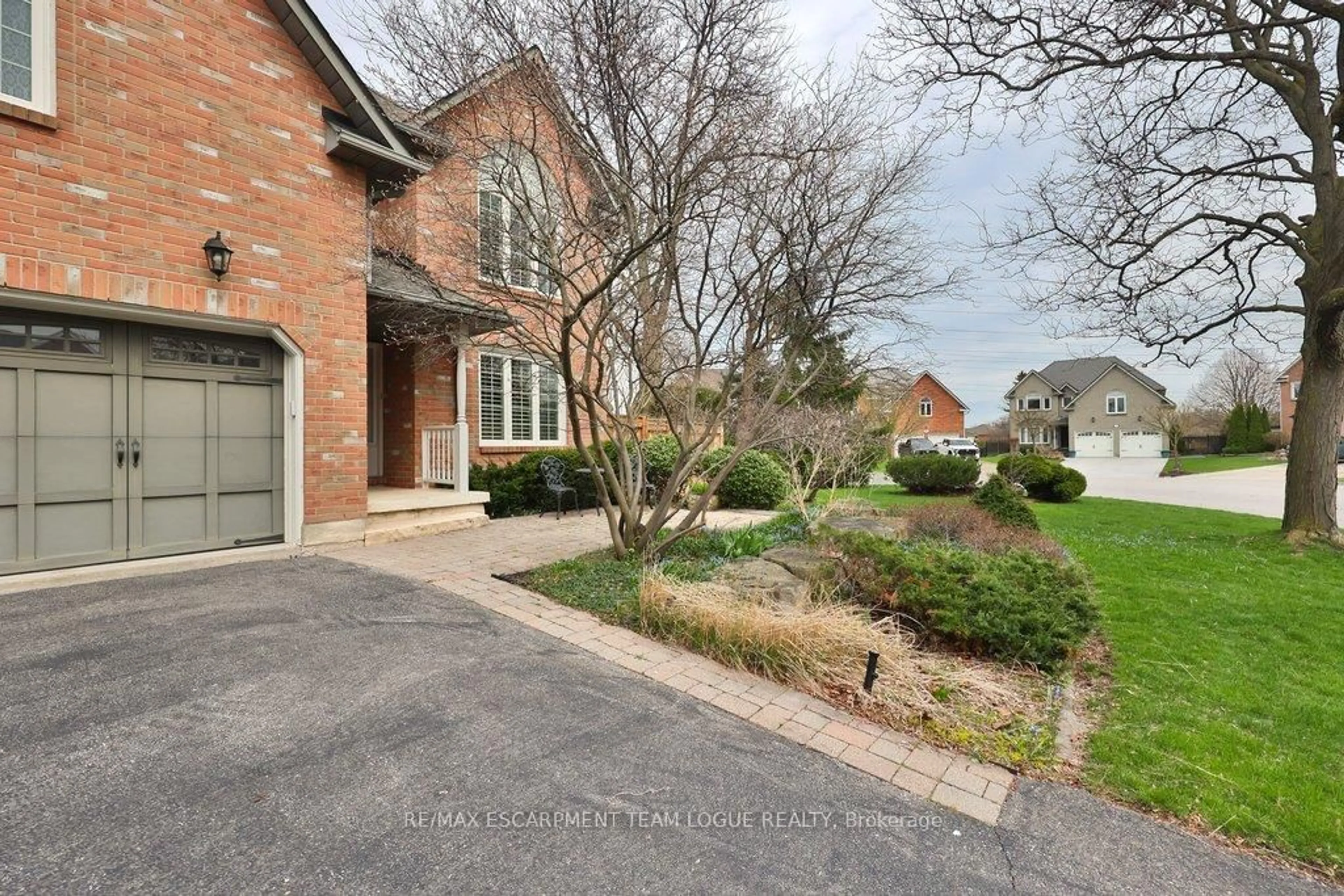 Home with brick exterior material, street for 2111 KEVIN Cres, Burlington Ontario L7M 4E3
