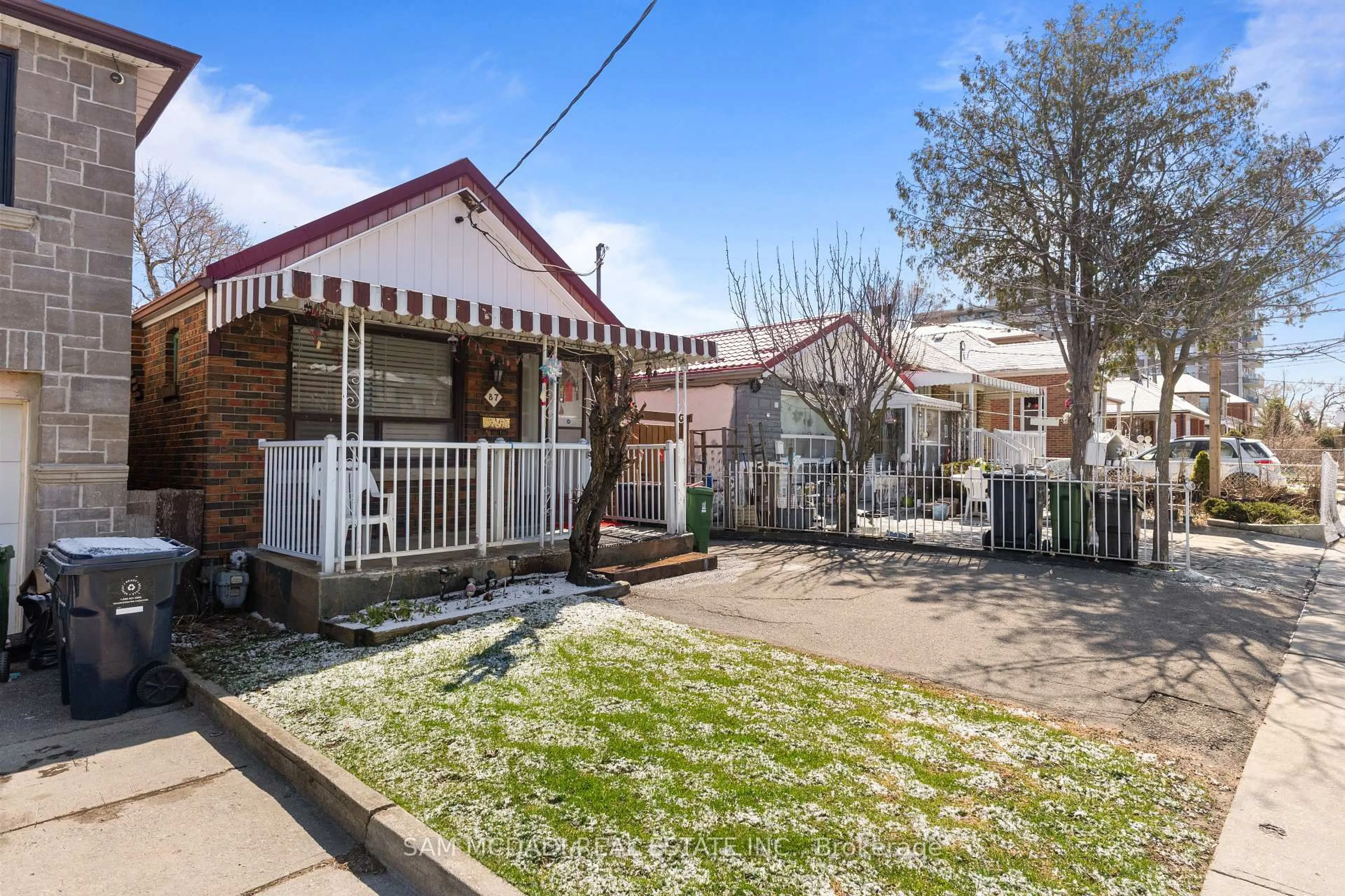 A pic from outside/outdoor area/front of a property/back of a property/a pic from drone, street for 87 Dynevor Rd, Toronto Ontario M6E 3X3