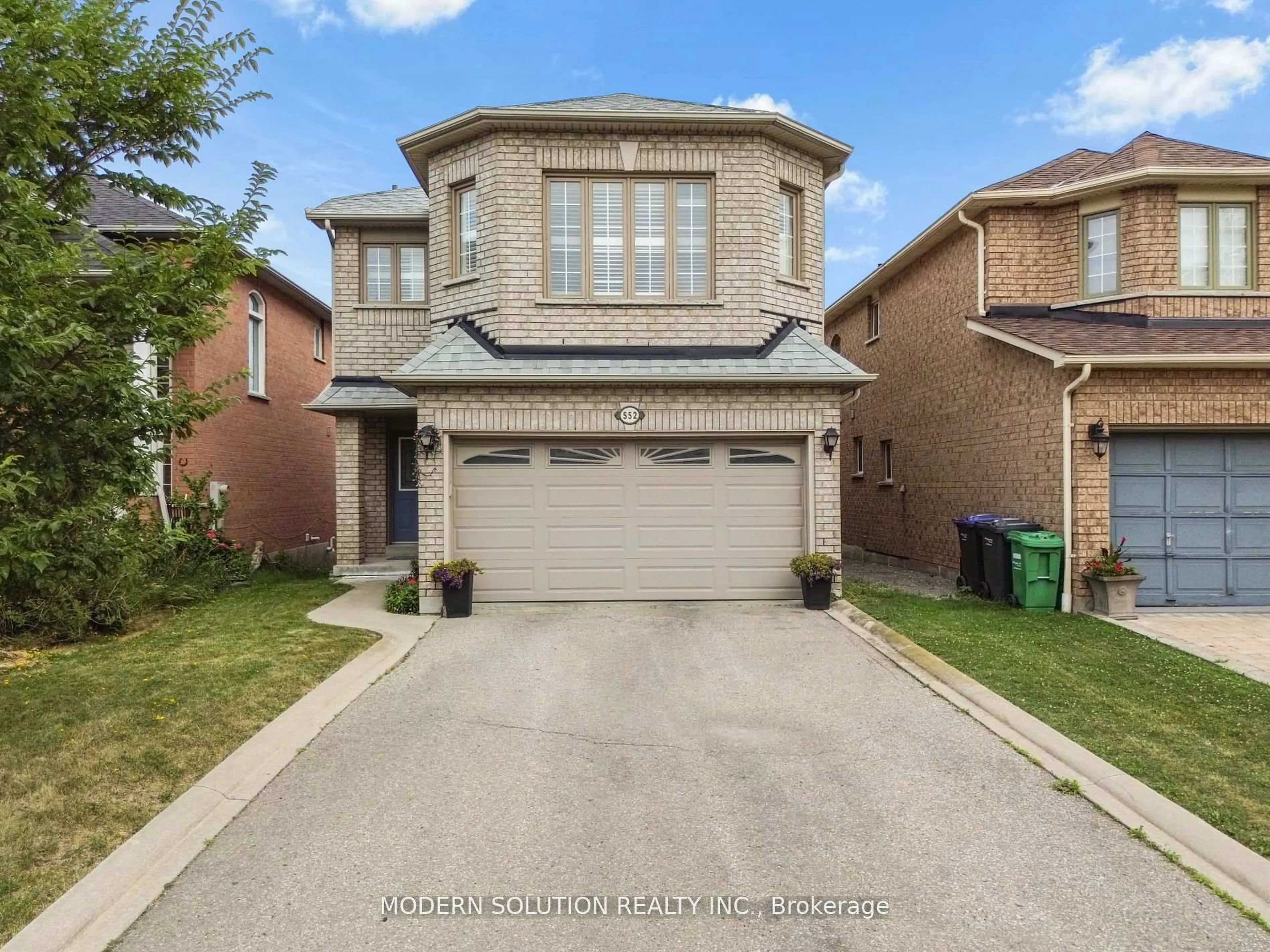 Home with brick exterior material, street for 552 Wildgrass Rd, Mississauga Ontario L5B 4H7