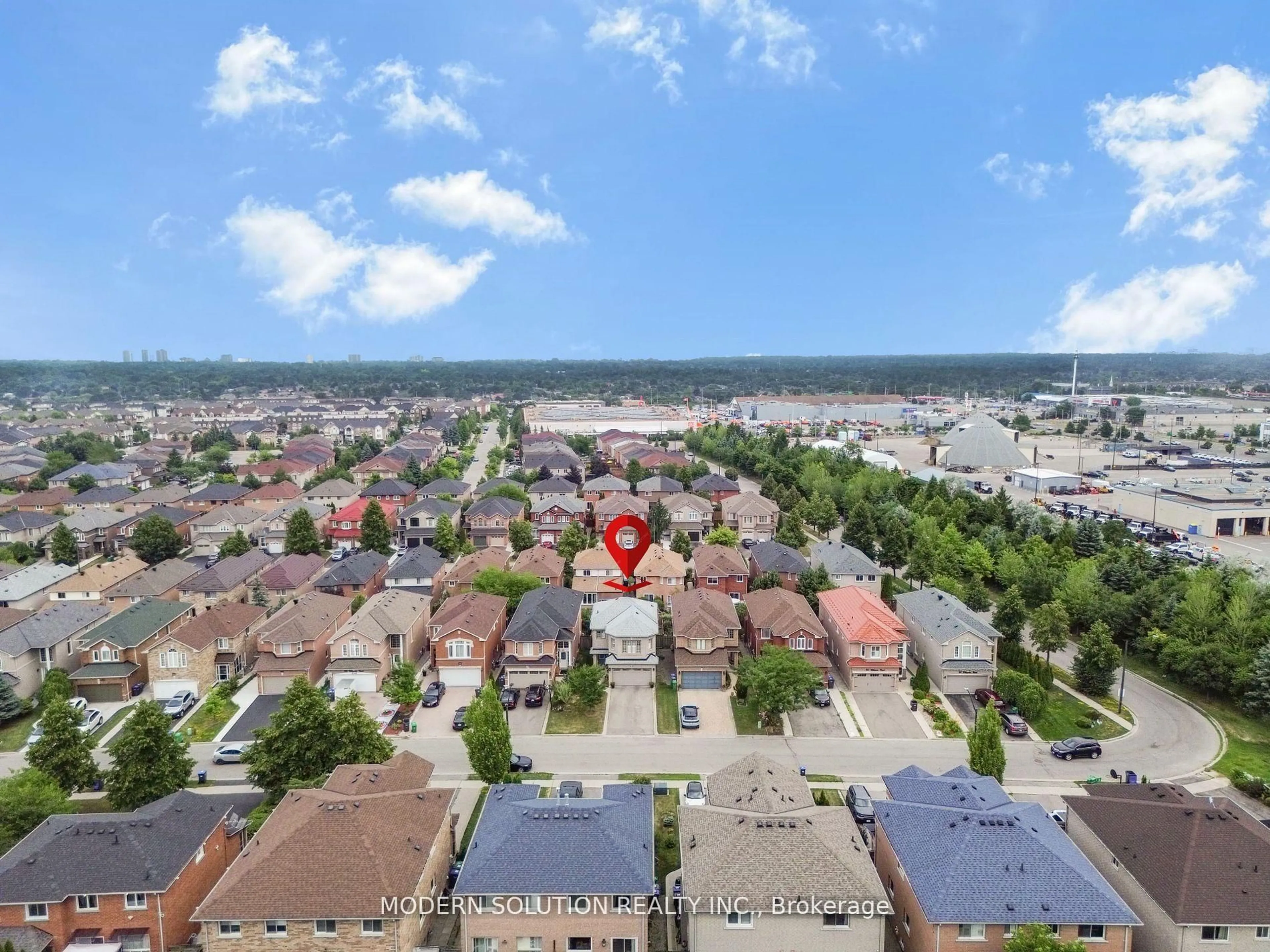 A pic from outside/outdoor area/front of a property/back of a property/a pic from drone, city buildings view from balcony for 552 Wildgrass Rd, Mississauga Ontario L5B 4H7