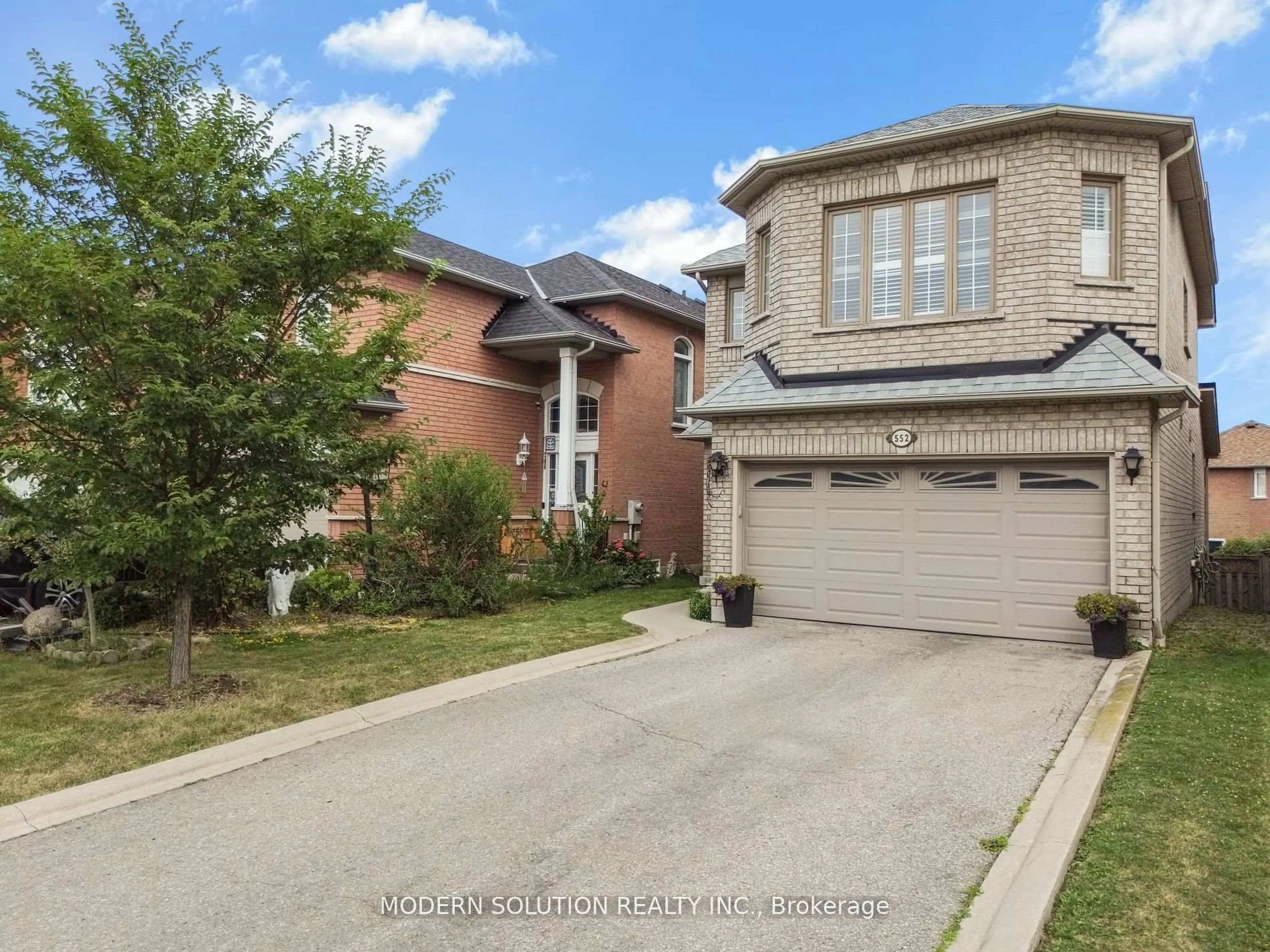Home with brick exterior material, street for 552 Wildgrass Rd, Mississauga Ontario L5B 4H7