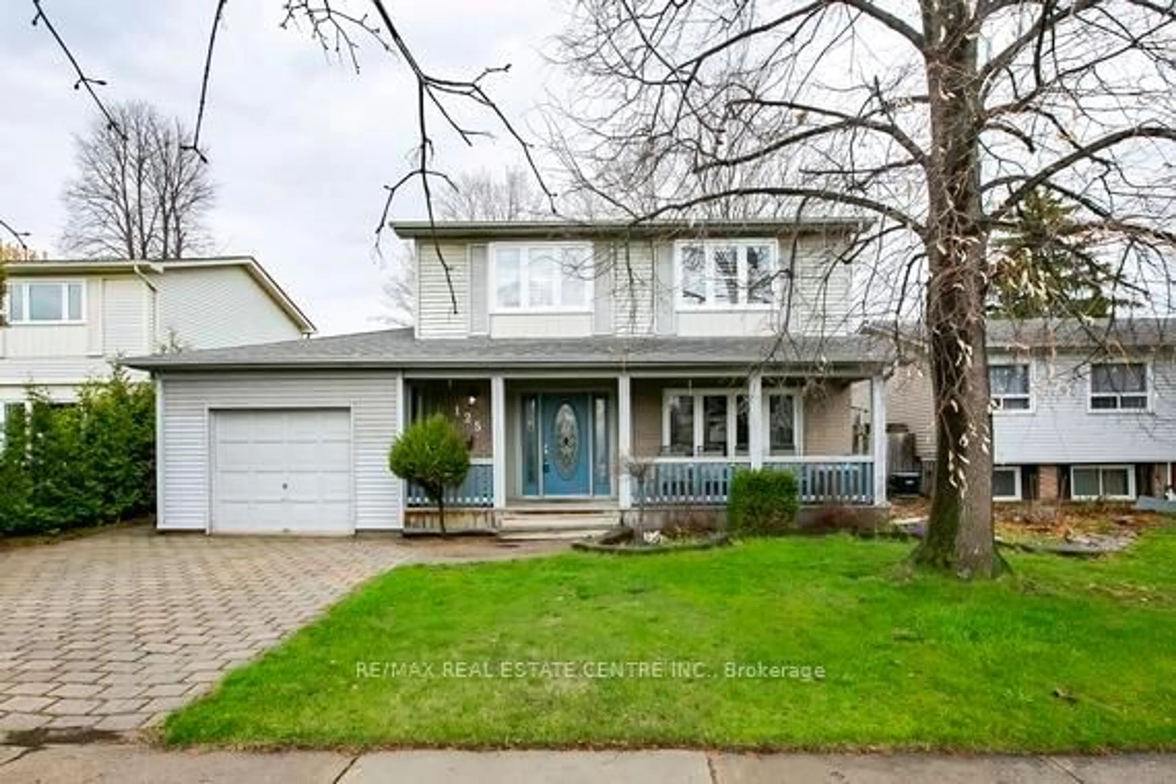 Home with vinyl exterior material, street for 125 Madoc Dr, Brampton Ontario L6V 2A5