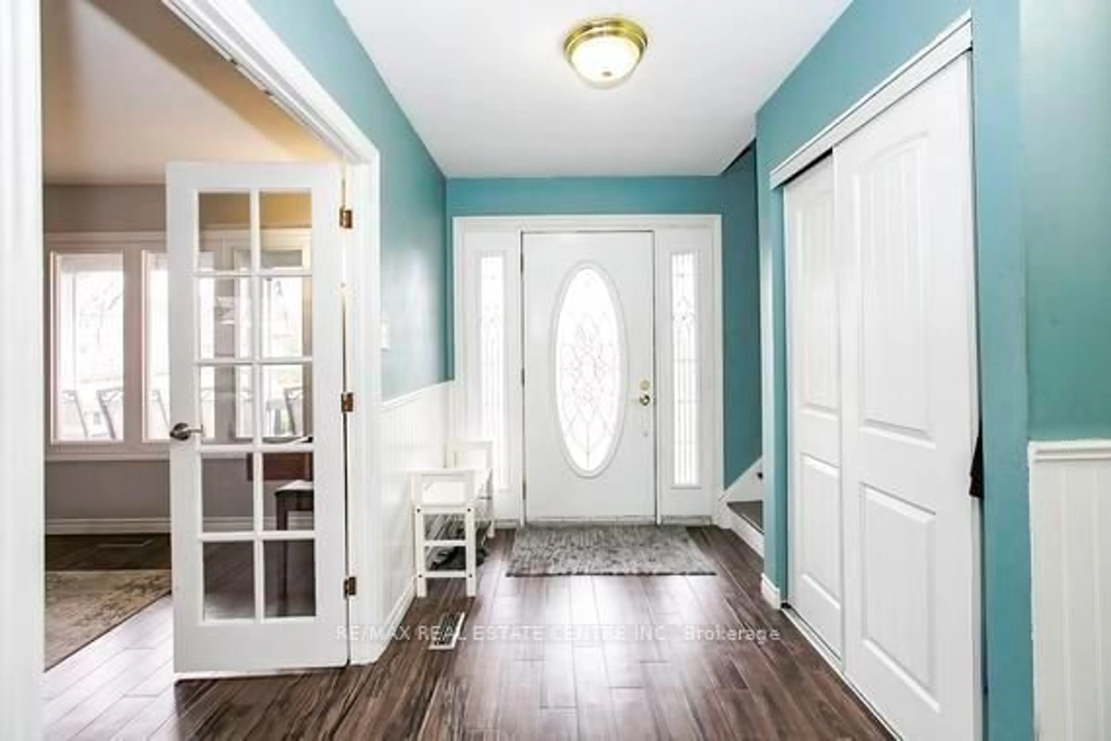 Indoor entryway for 125 Madoc Dr, Brampton Ontario L6V 2A5