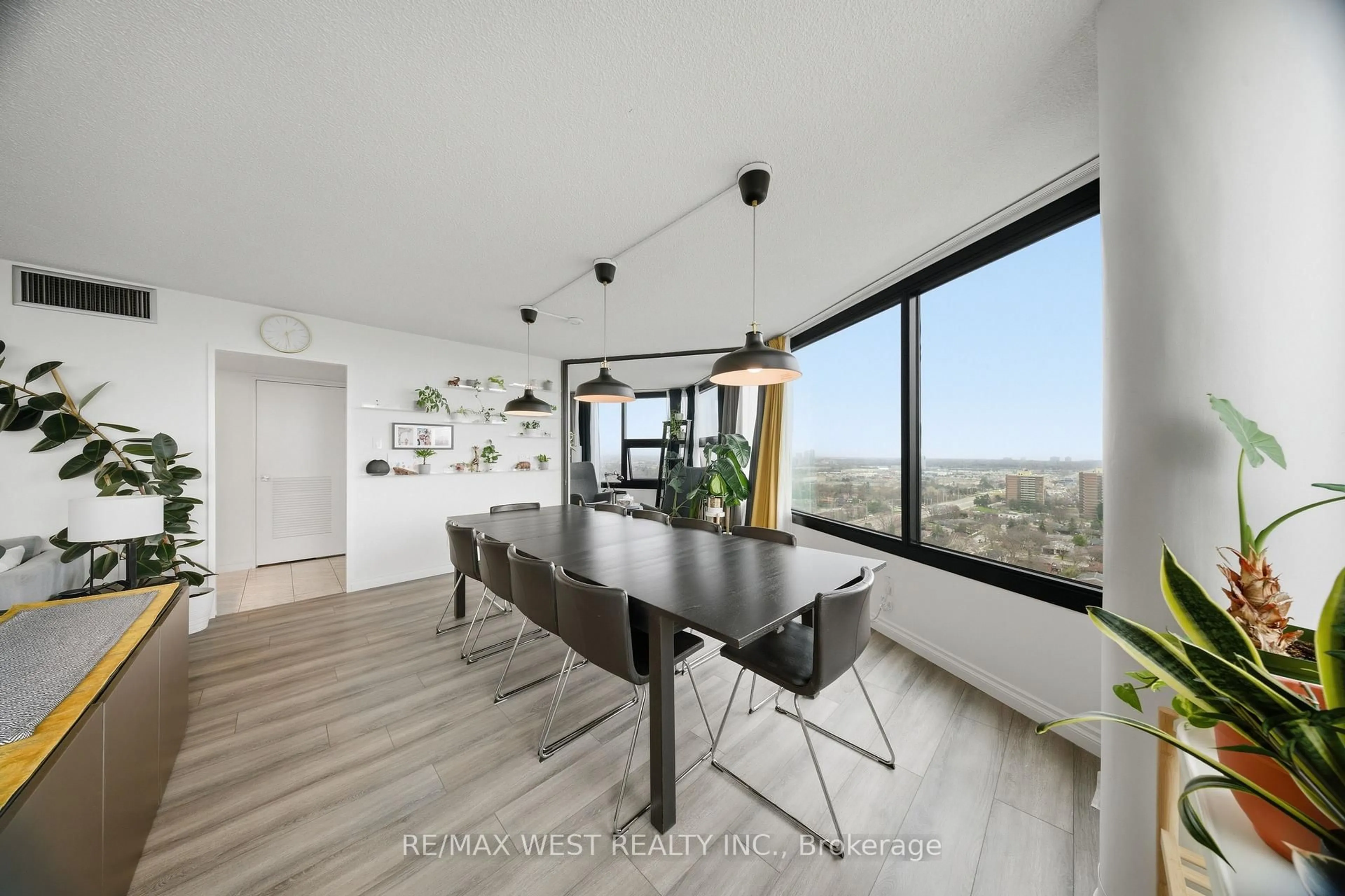 Dining room, unknown for 1300 Bloor St #2302, Mississauga Ontario L4Y 3Z2