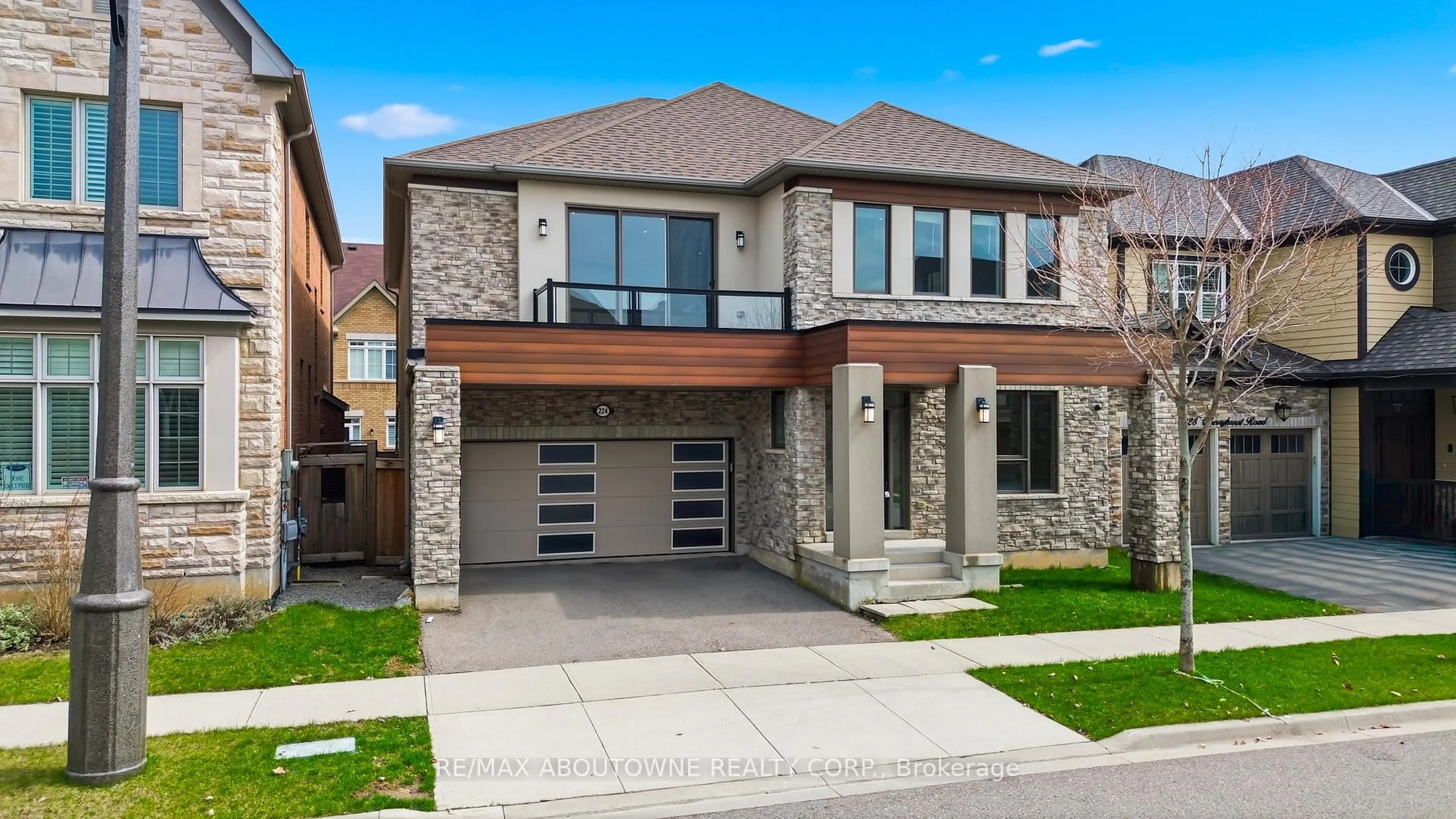 Home with brick exterior material, street for 224 Cherryhurst Rd, Oakville Ontario L6M 0Z7