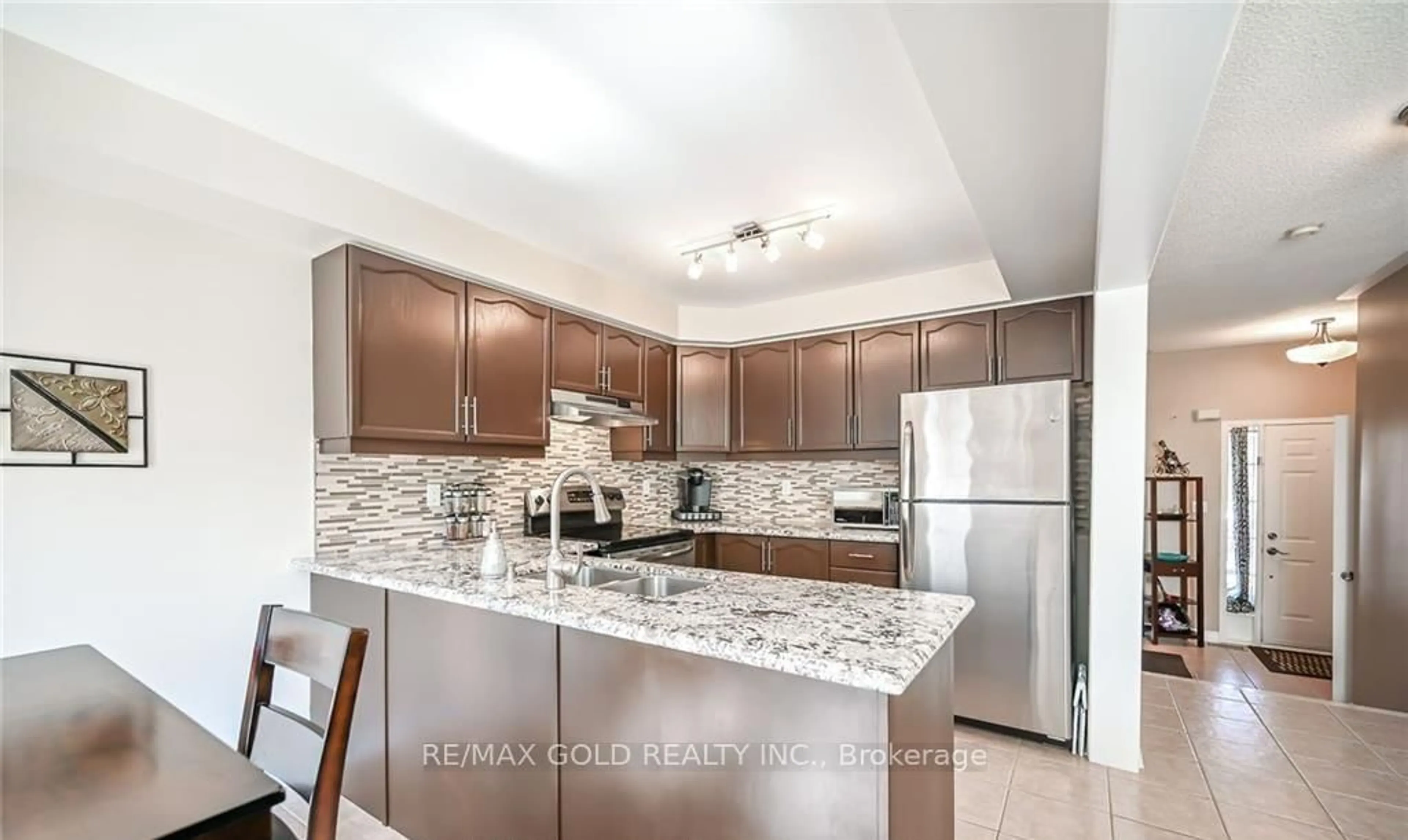 Standard kitchen, ceramic/tile floor for 31 Mistdale Cres, Brampton Ontario L7A 1S2