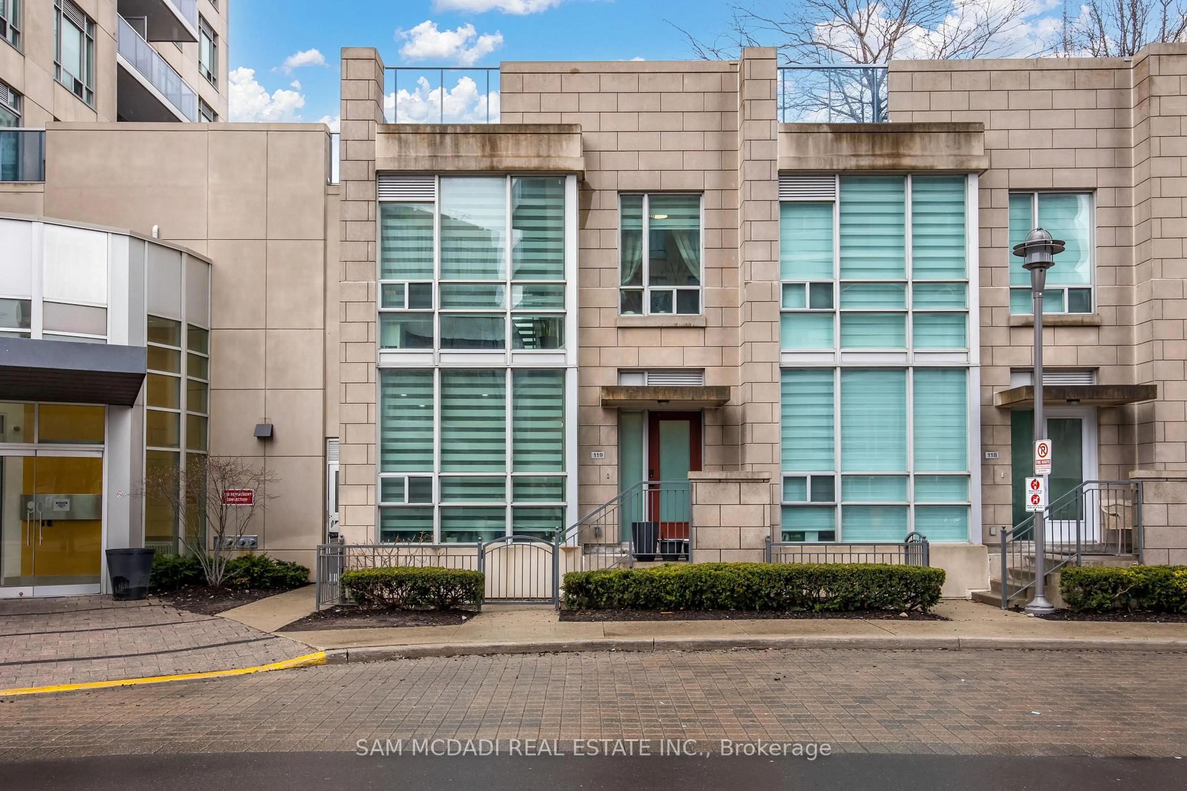 Unknown for 90 Absolute Ave #Th119, Mississauga Ontario L4Z 0A1