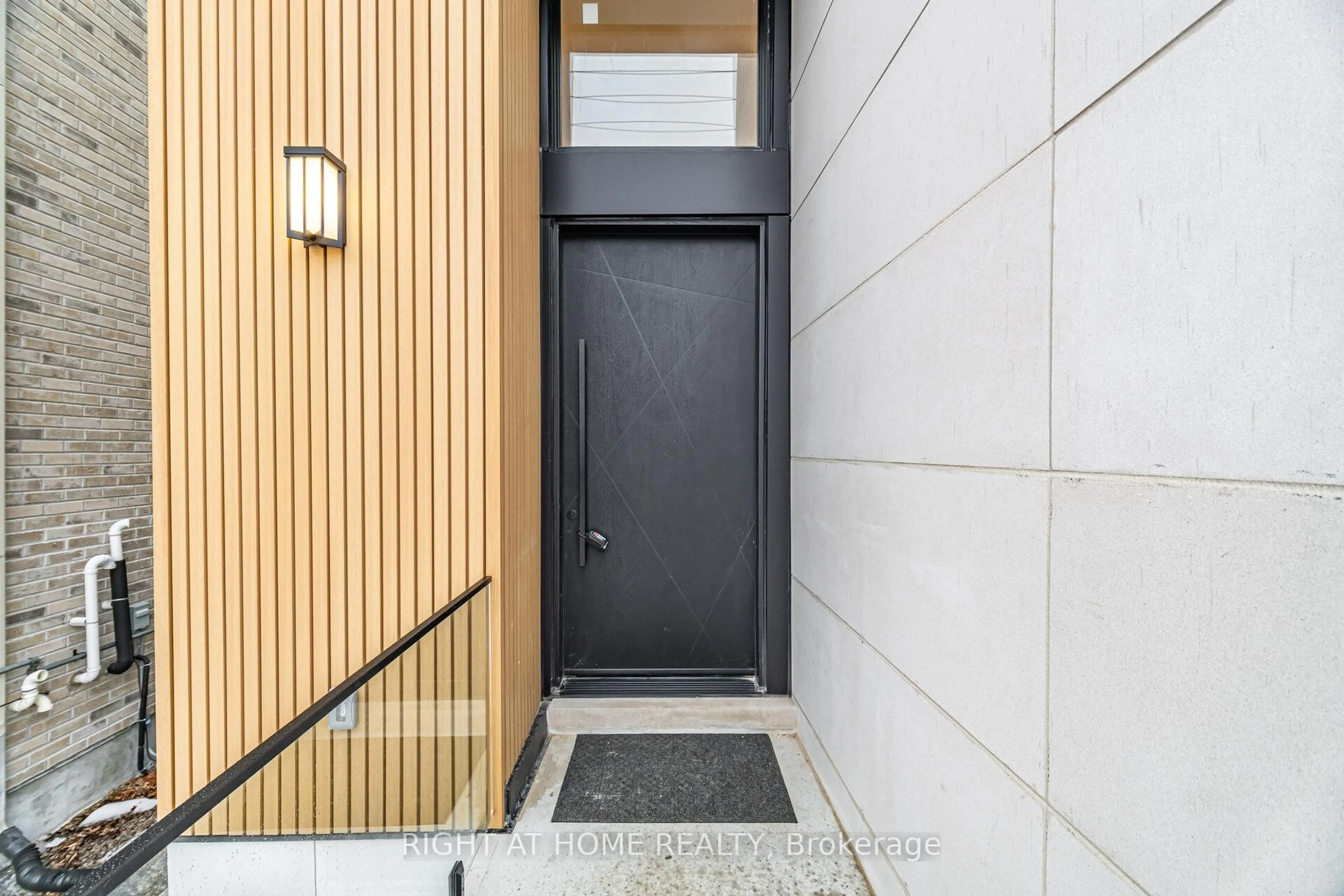 Indoor entryway for 287 Valermo Dr, Toronto Ontario M8W 2L2