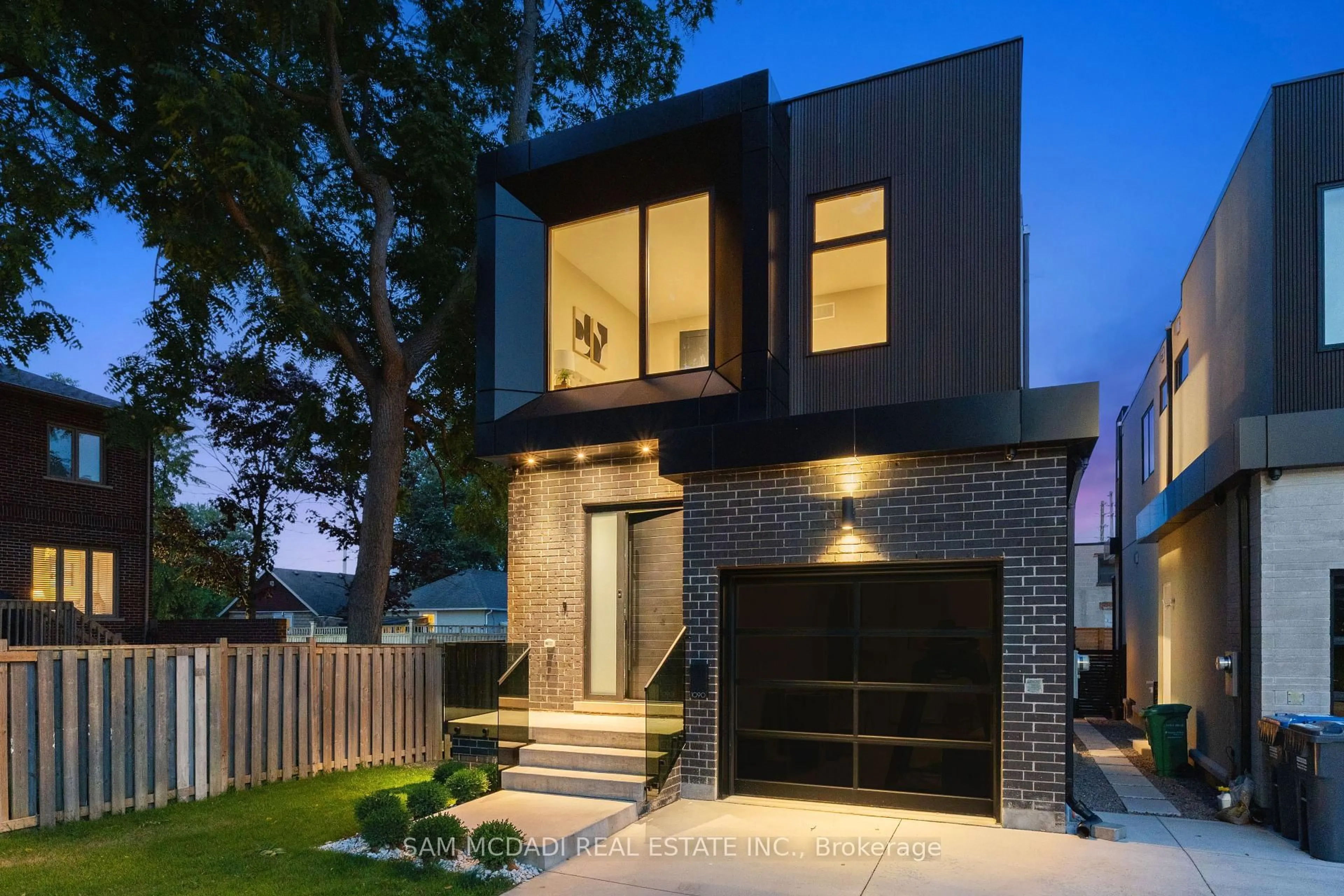 Home with brick exterior material, street for 1090 Ella Ave, Mississauga Ontario L5E 1H5