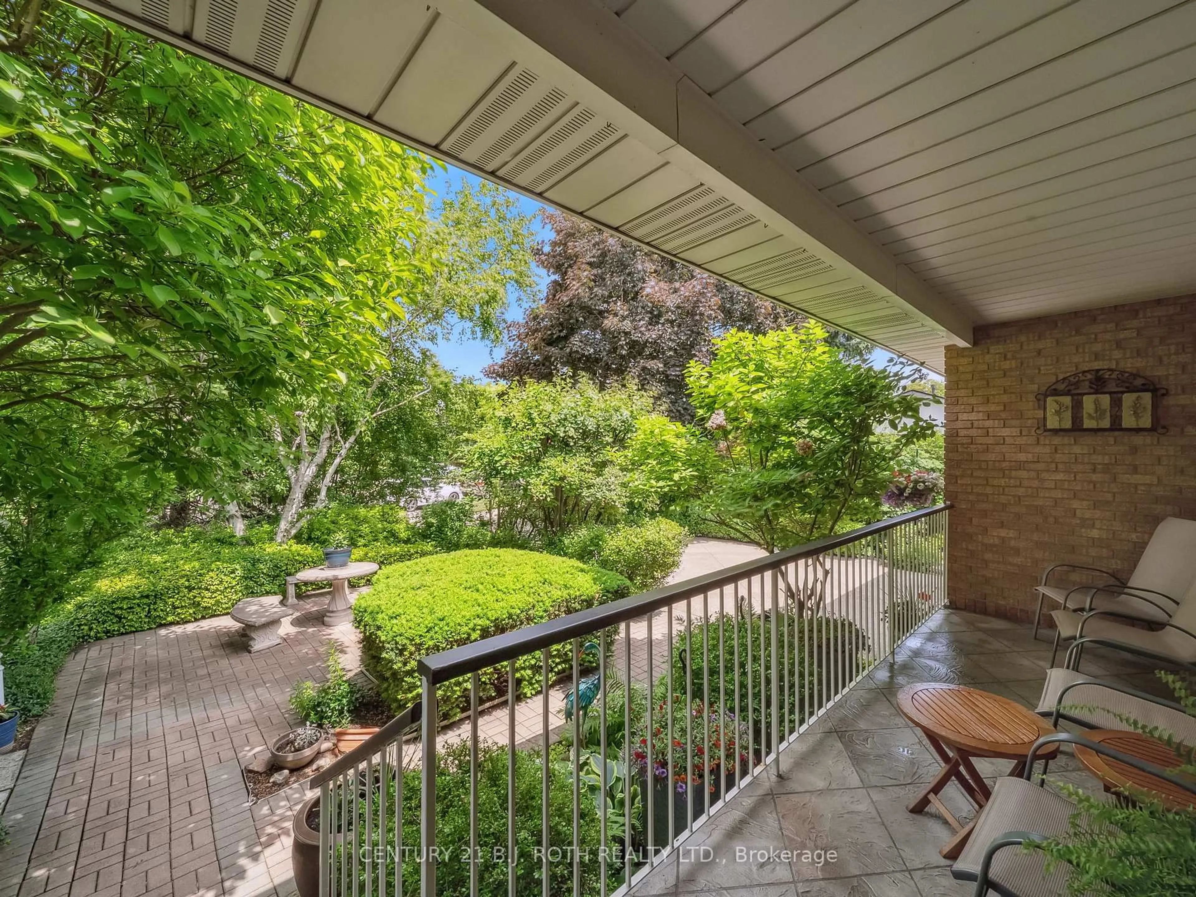 Patio, unknown for 18 Claypine Tr, Brampton Ontario L6V 3L9