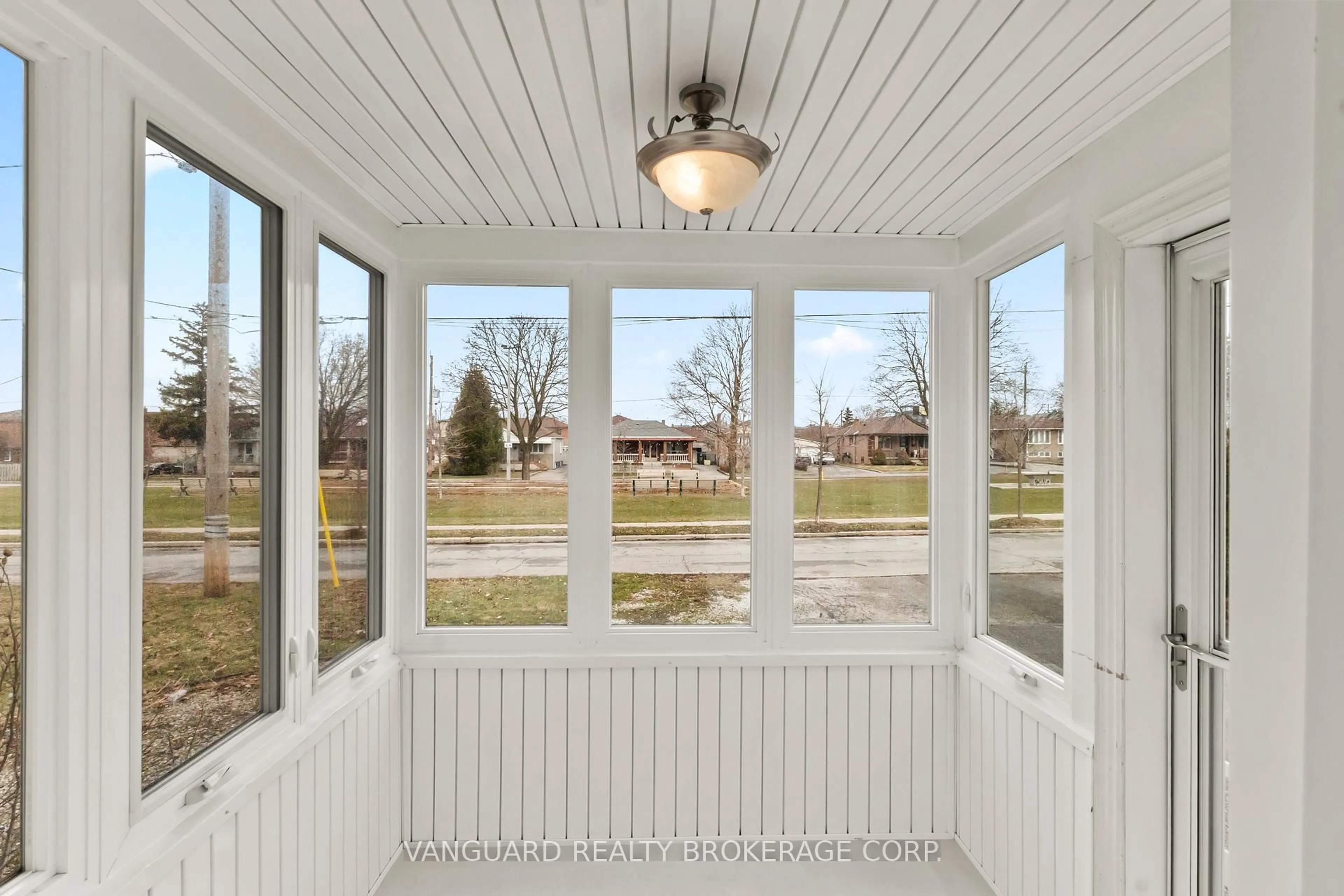 Indoor entryway for 69 Joyce Pkwy, Toronto Ontario M6B 2T3