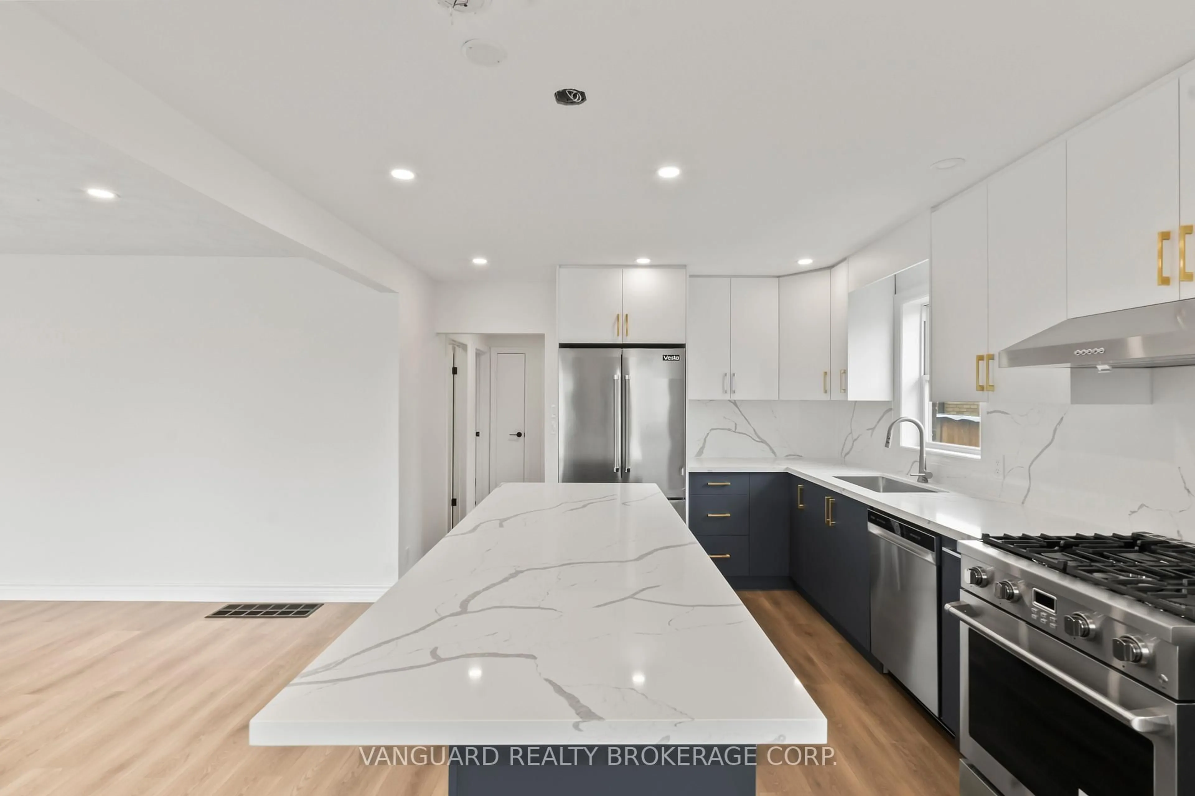 Contemporary kitchen, ceramic/tile floor for 69 Joyce Pkwy, Toronto Ontario M6B 2T3