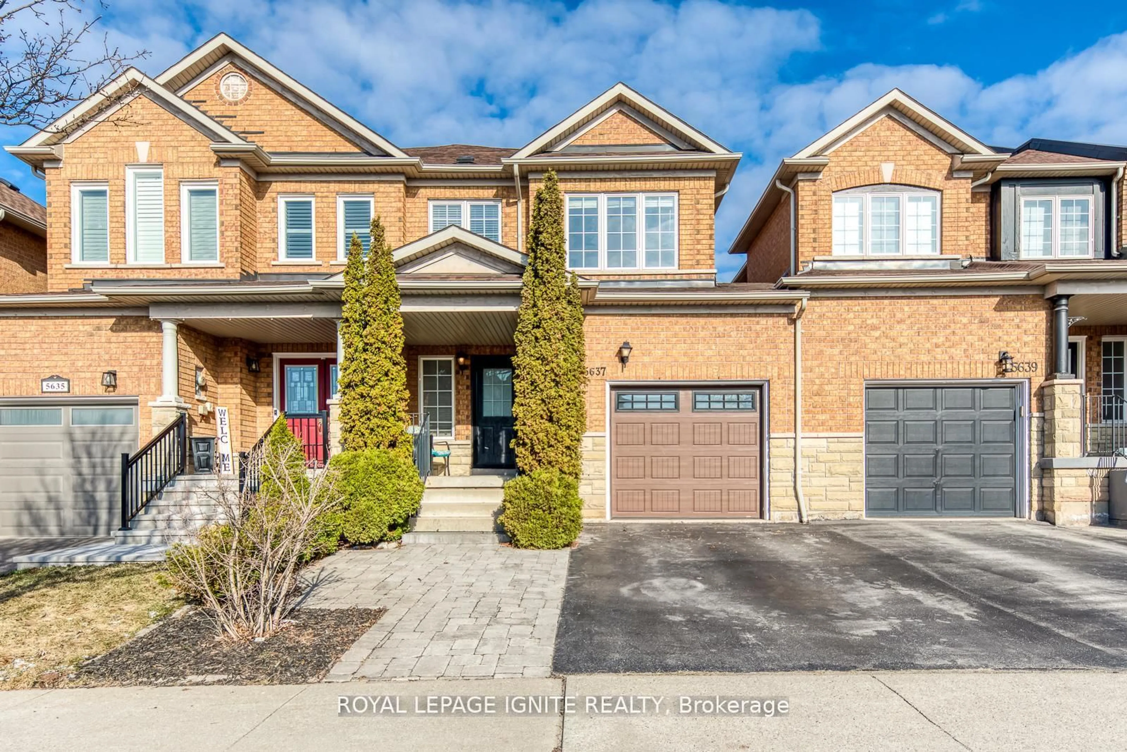 Home with brick exterior material, street for 5637 Evelyn Lane, Burlington Ontario L7L 6X1