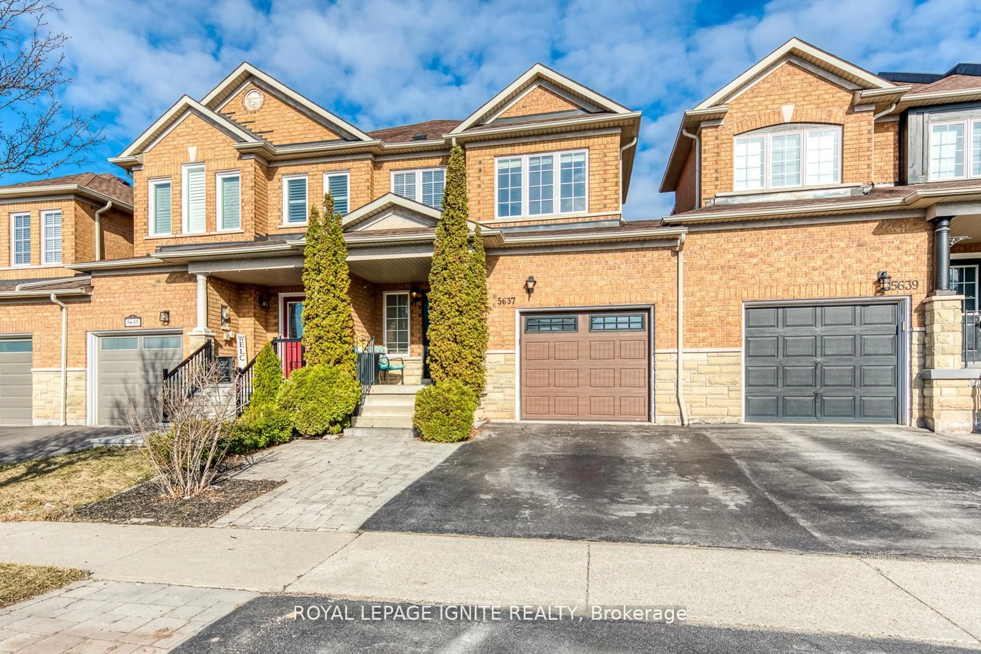 Home with brick exterior material, street for 5637 Evelyn Lane, Burlington Ontario L7L 6X1