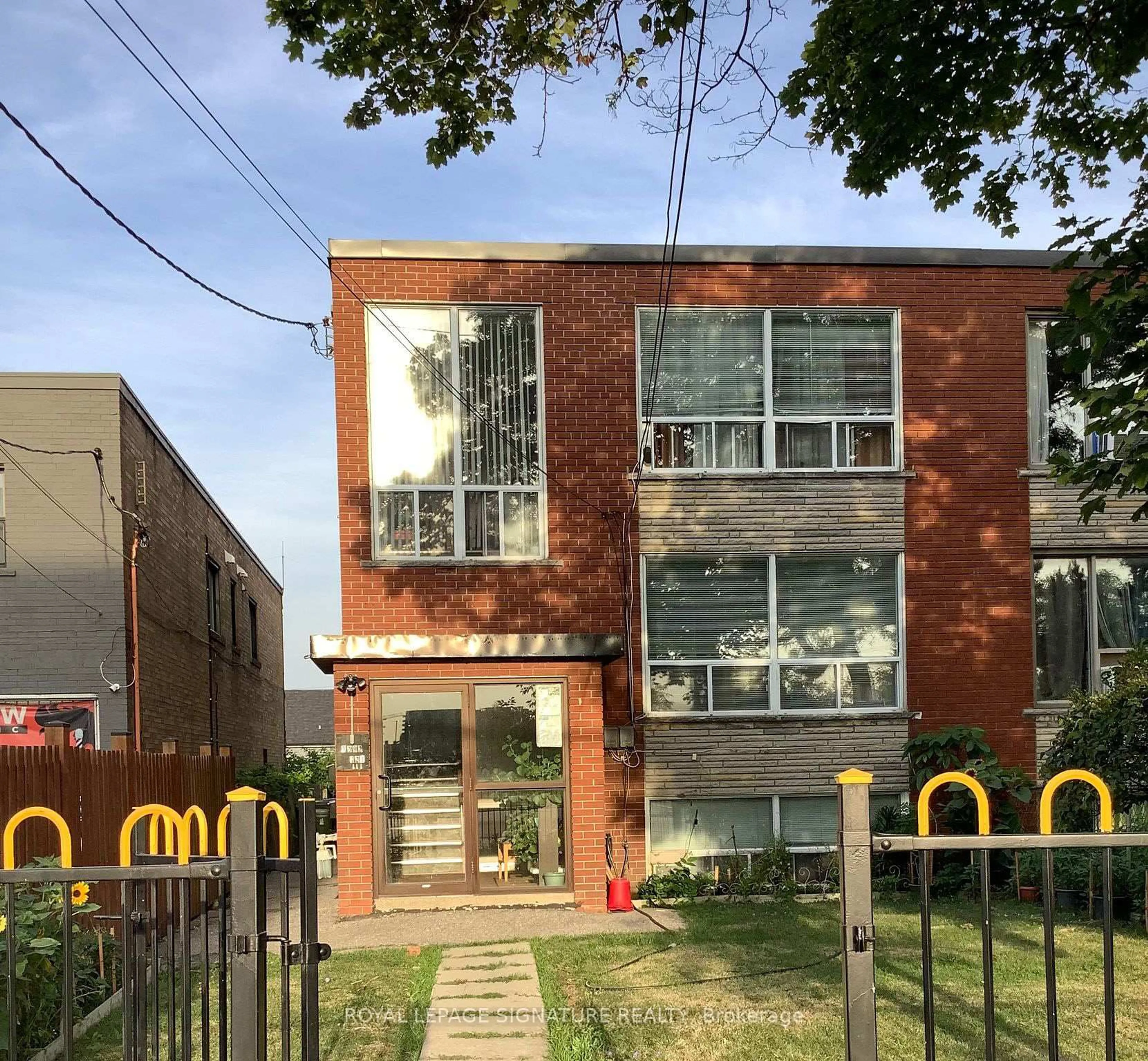 Home with brick exterior material, building for 3602 Dufferin St, Toronto Ontario M6A 2T2