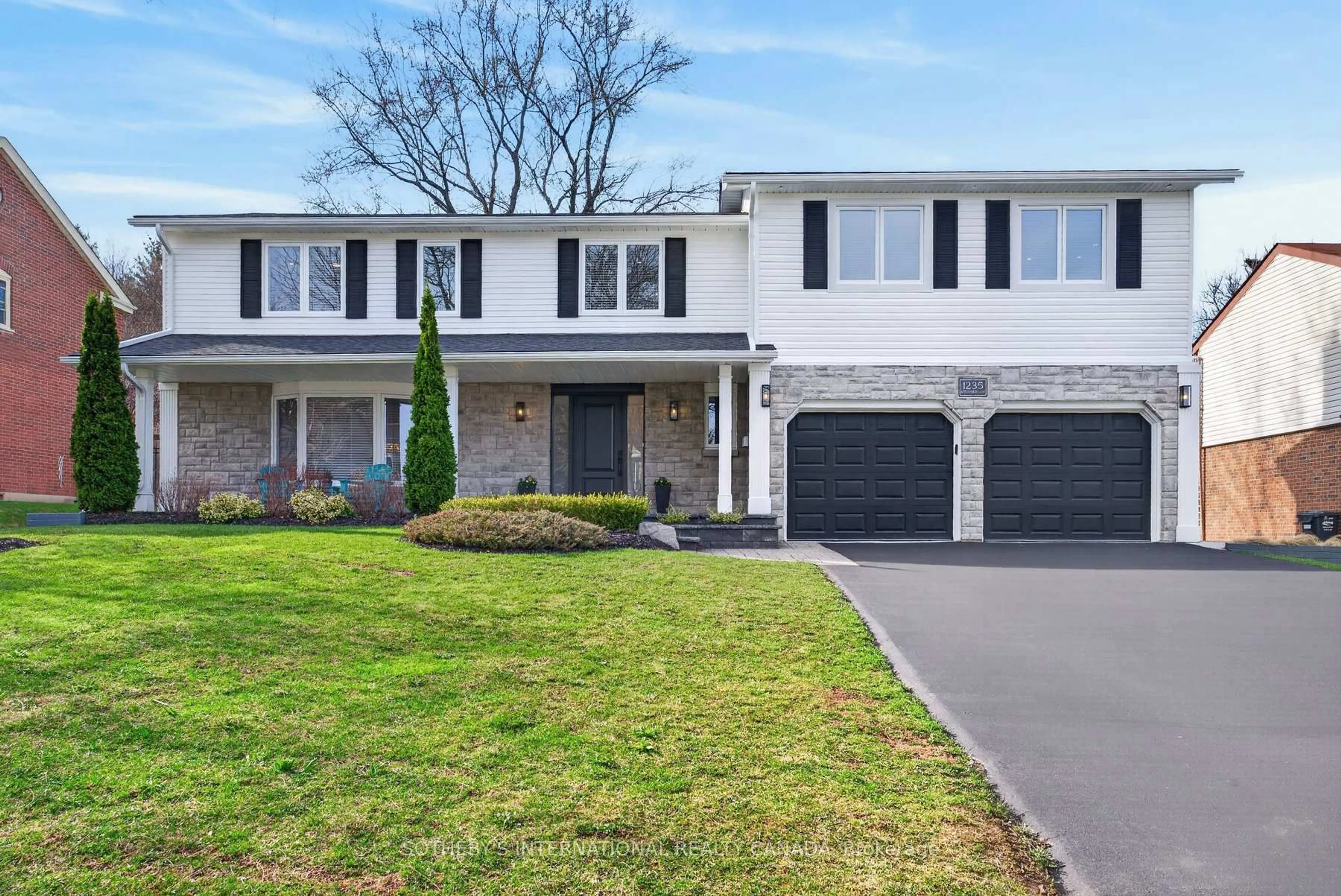 Home with vinyl exterior material, street for 1235 Appleford Lane, Burlington Ontario L7P 3M1