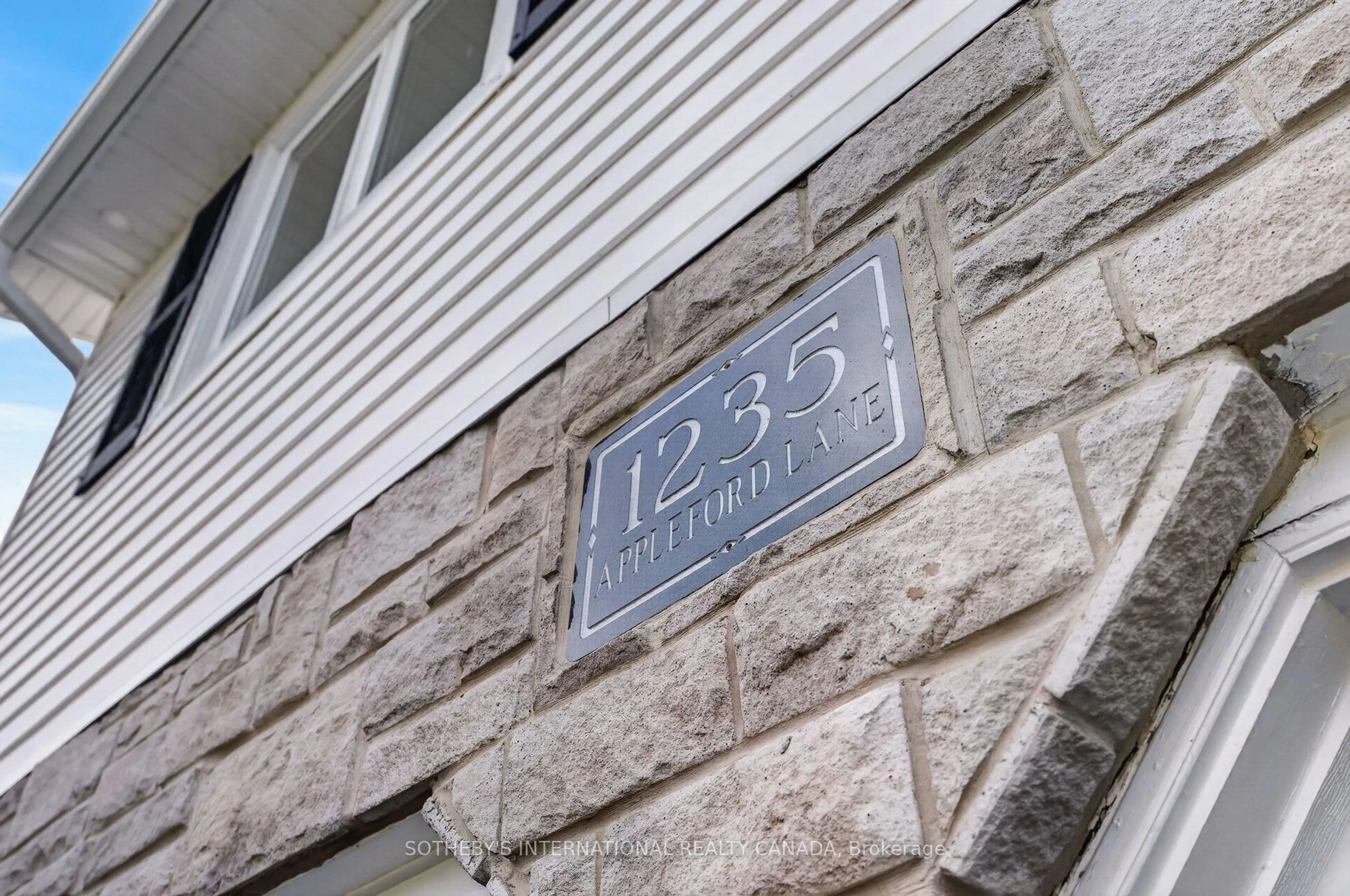 Unknown for 1235 Appleford Lane, Burlington Ontario L7P 3M1