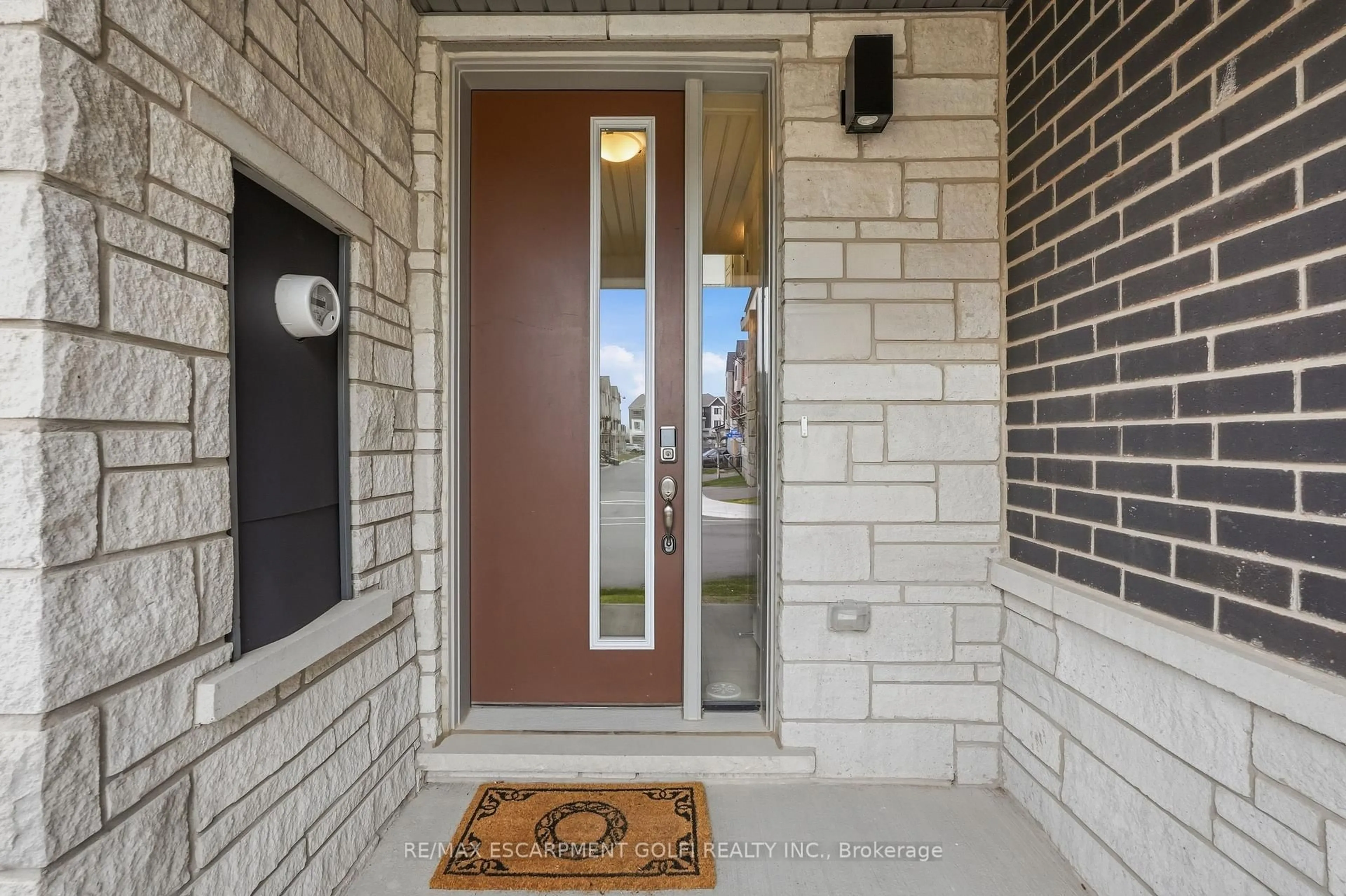 Indoor entryway for 4045 Saida St, Mississauga Ontario L5M 2S8