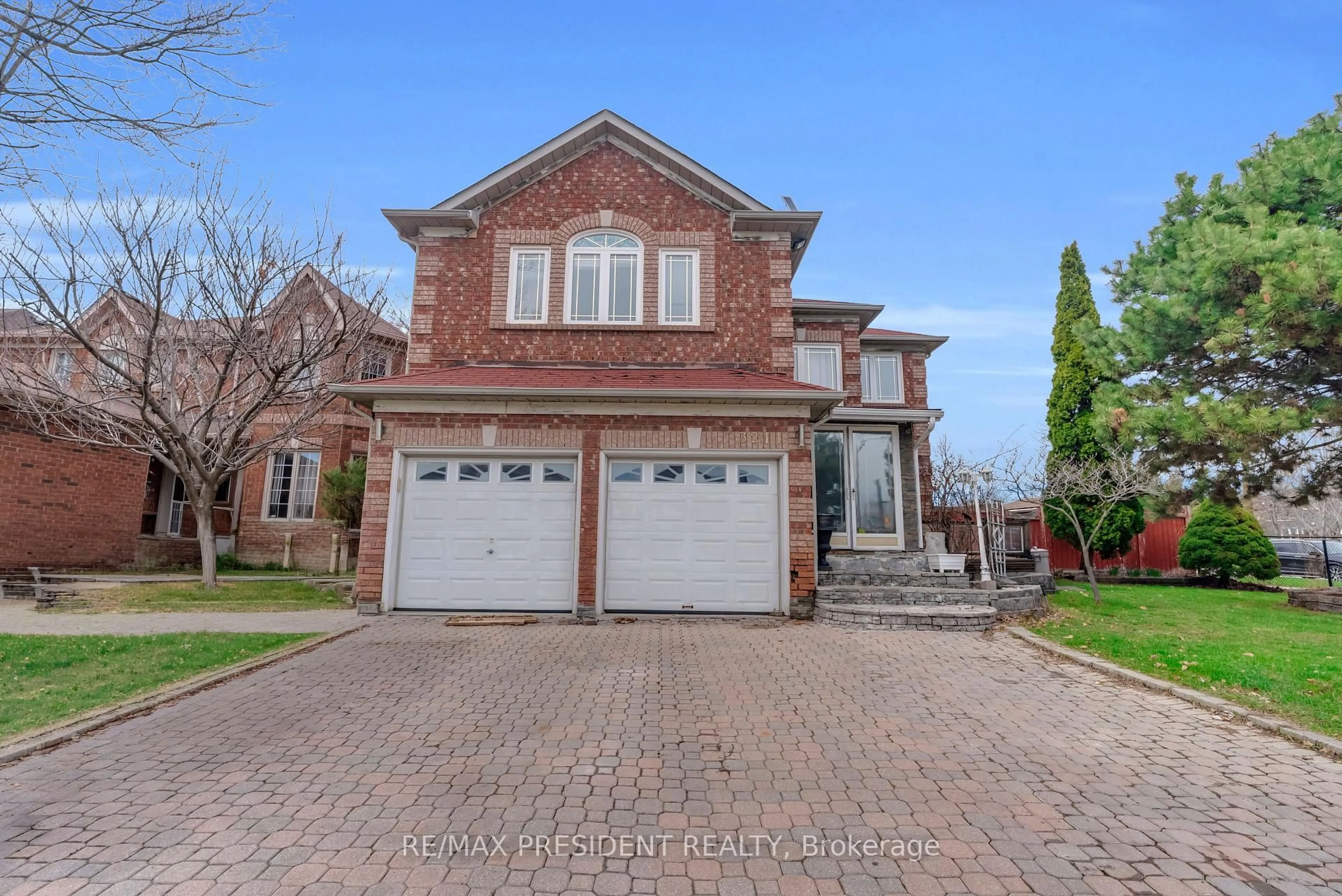 Home with brick exterior material, street for 3211 Bloomfield Dr, Mississauga Ontario L5N 6V2