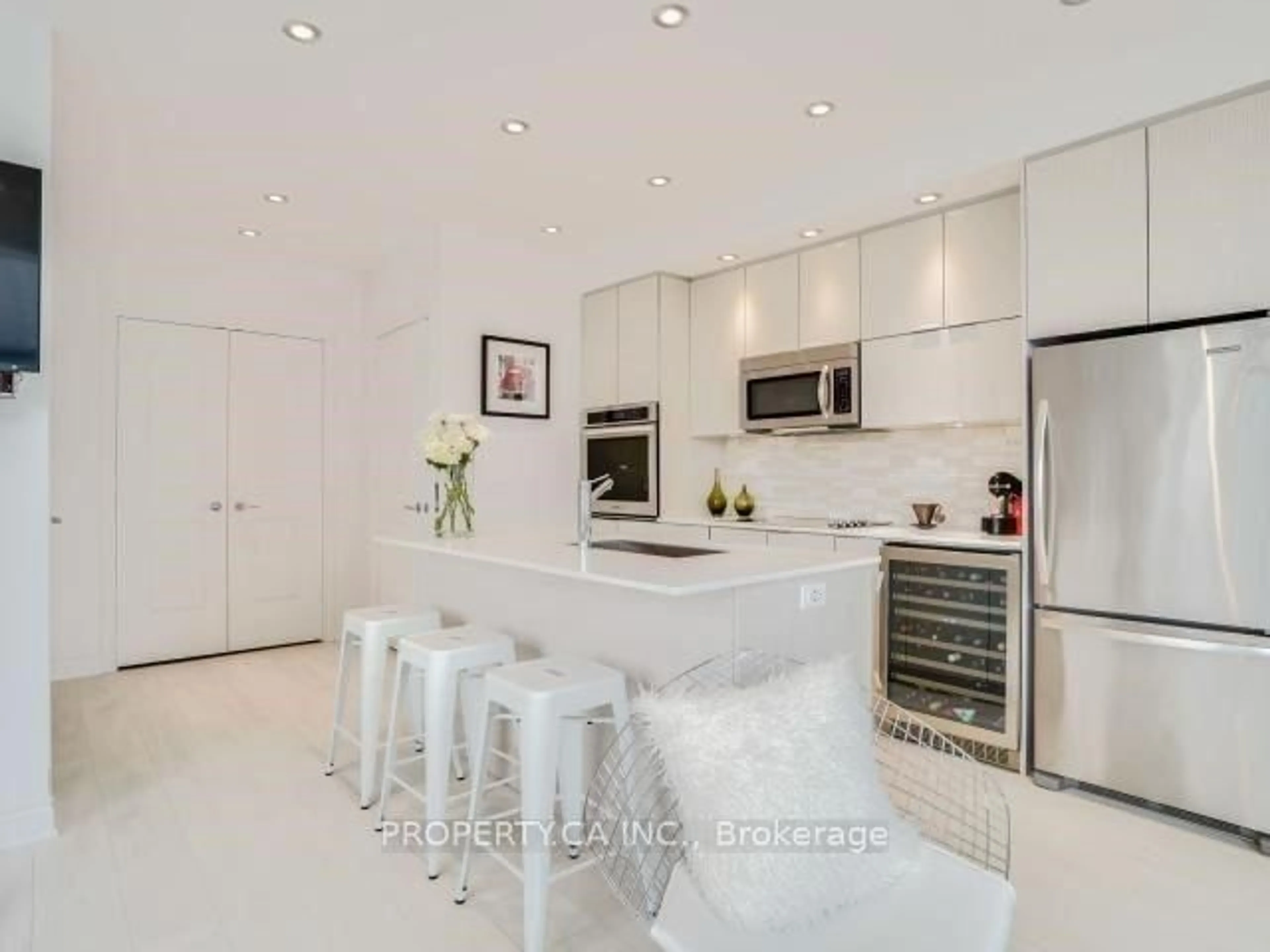 Contemporary kitchen, ceramic/tile floor for 80 Marine Parade Dr #WL08, Toronto Ontario M8V 0A3