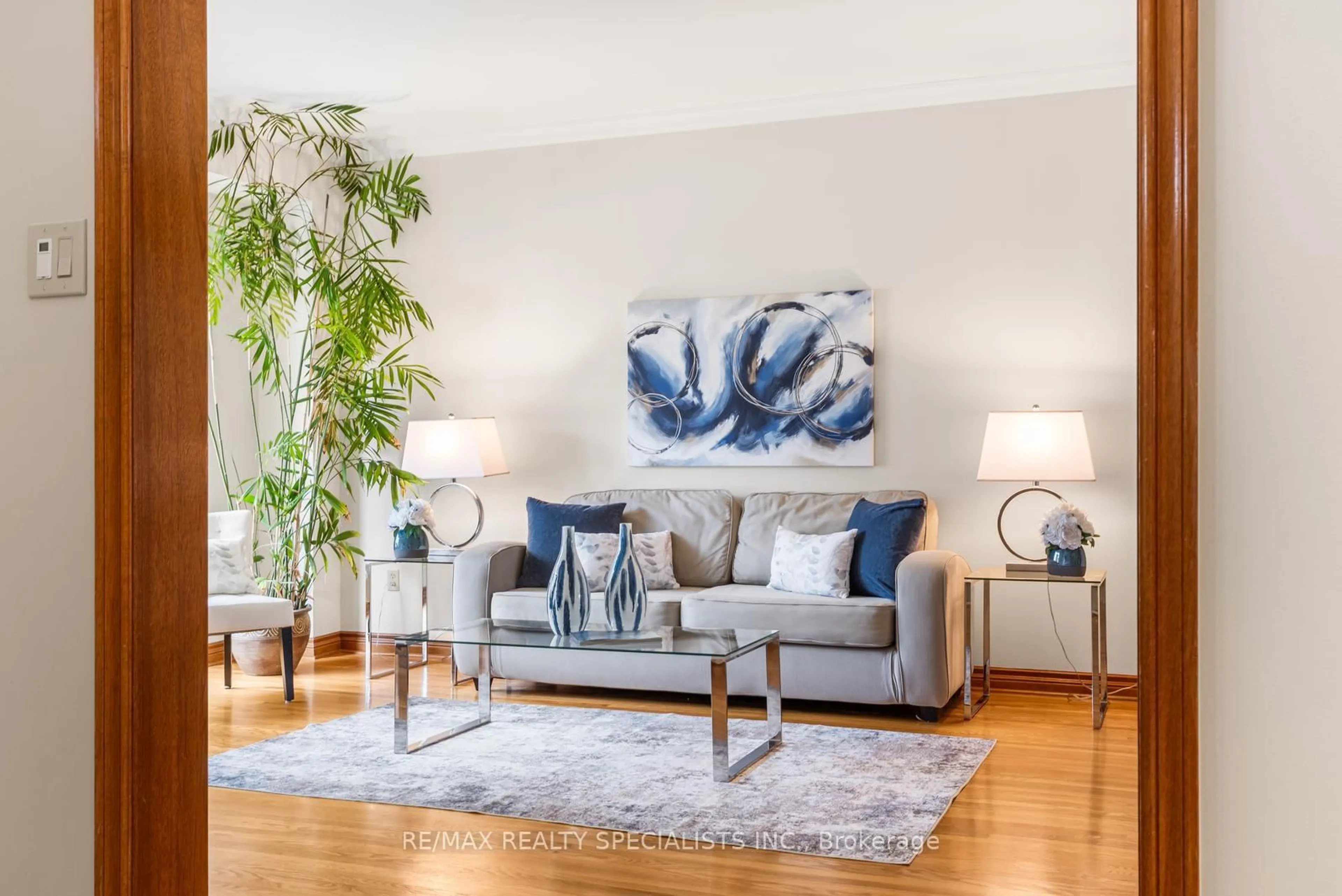 Living room with furniture, unknown for 4510 Badminton Dr, Mississauga Ontario L3M 3H1