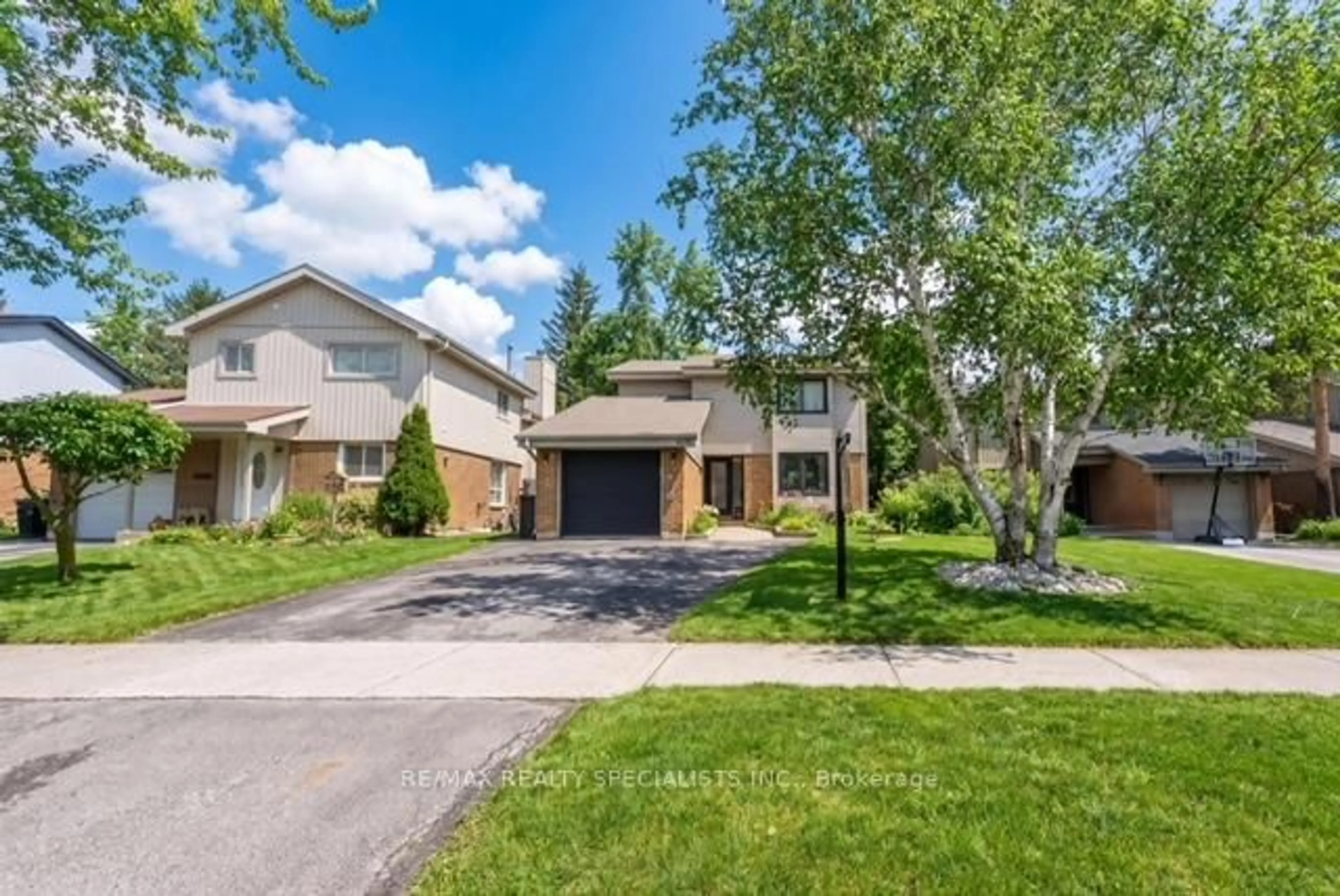 Home with brick exterior material, street for 4270 Jefton Cres, Mississauga Ontario L5L 1Z3