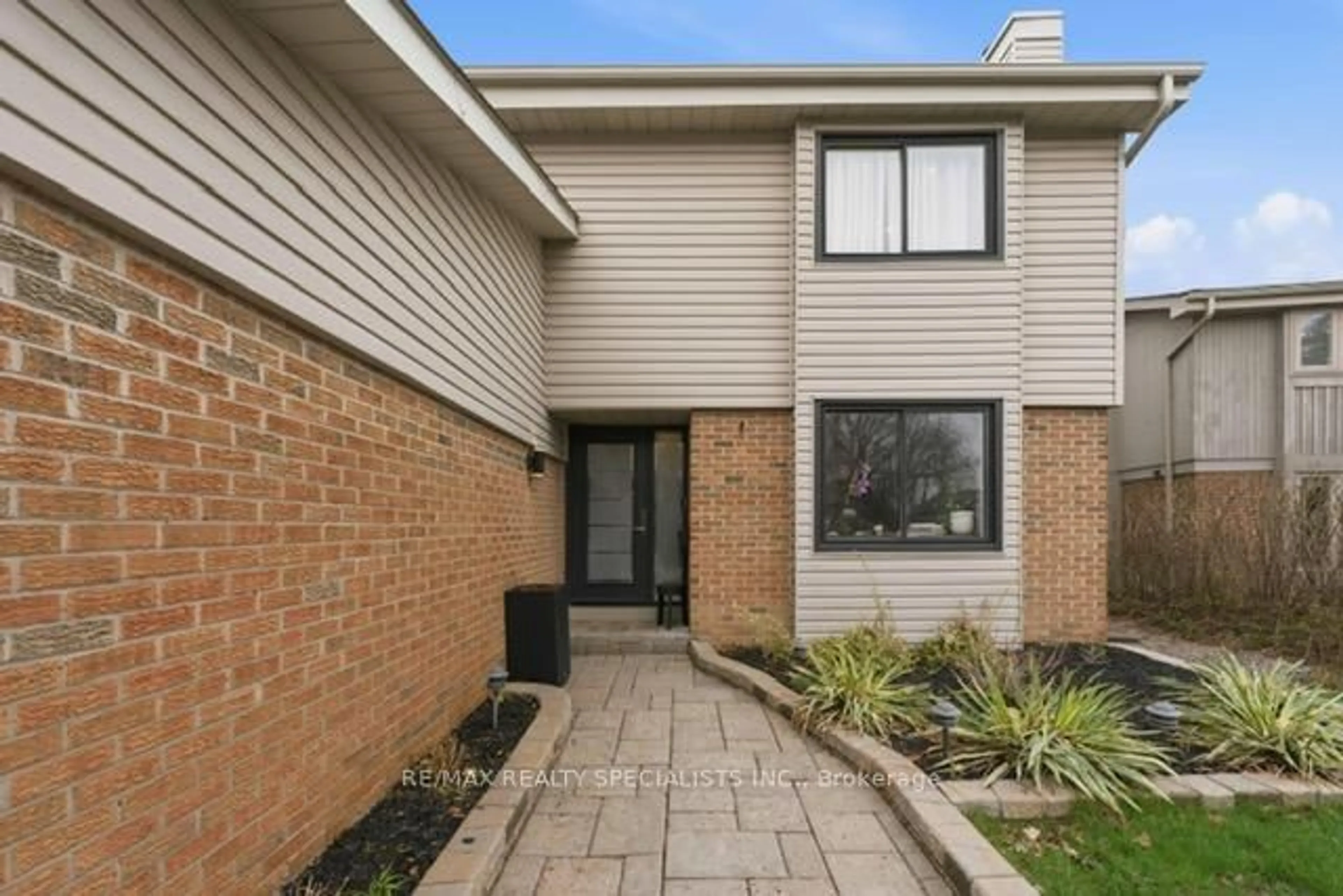 Home with brick exterior material, street for 4270 Jefton Cres, Mississauga Ontario L5L 1Z3