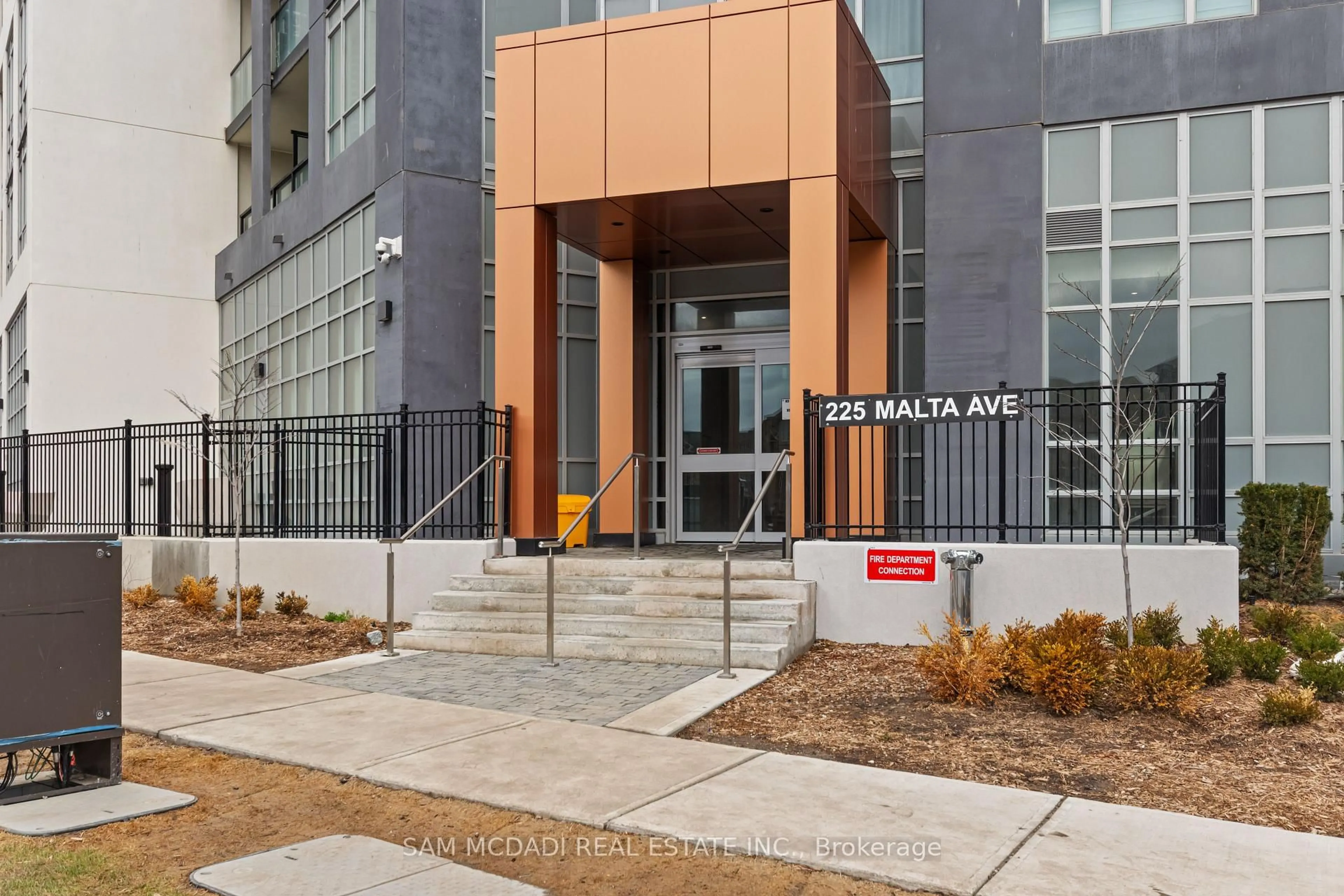 Indoor entryway for 225 Malta Ave #706, Brampton Ontario L6Y 4M5
