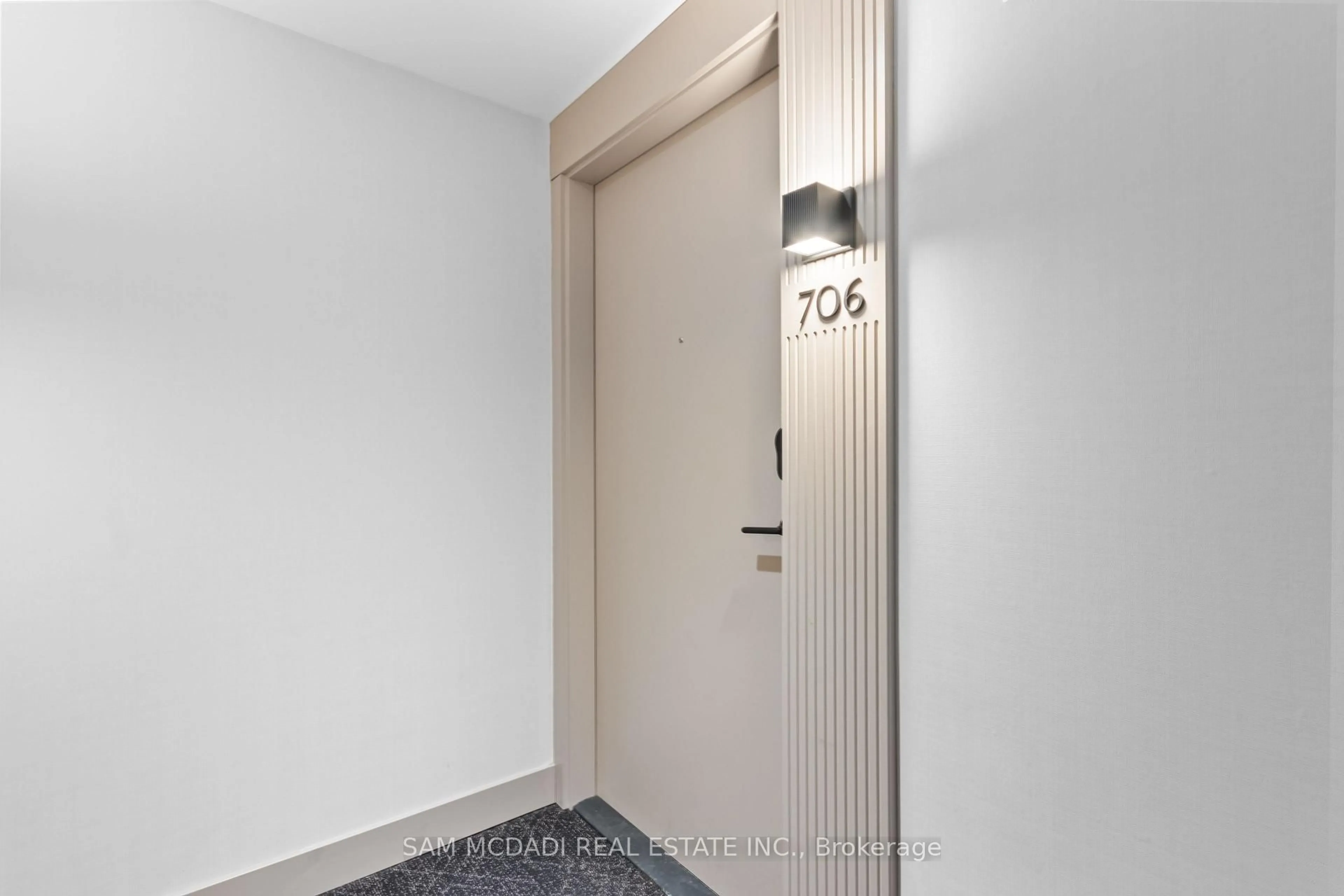 Indoor entryway for 225 Malta Ave #706, Brampton Ontario L6Y 4M5