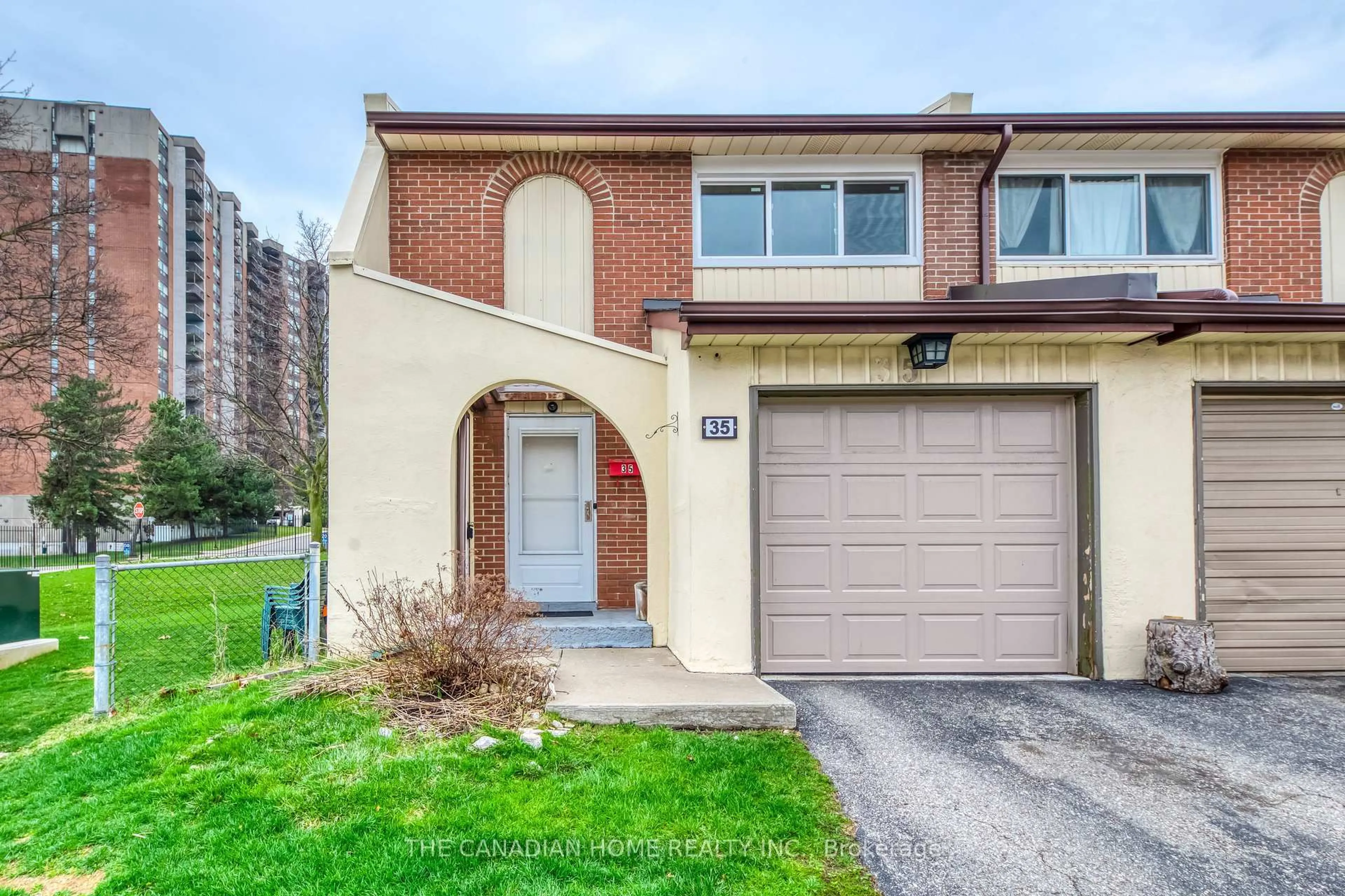 Home with brick exterior material, street for 41 Mississauga Valley Blvd #35, Mississauga Ontario L5A 3N5