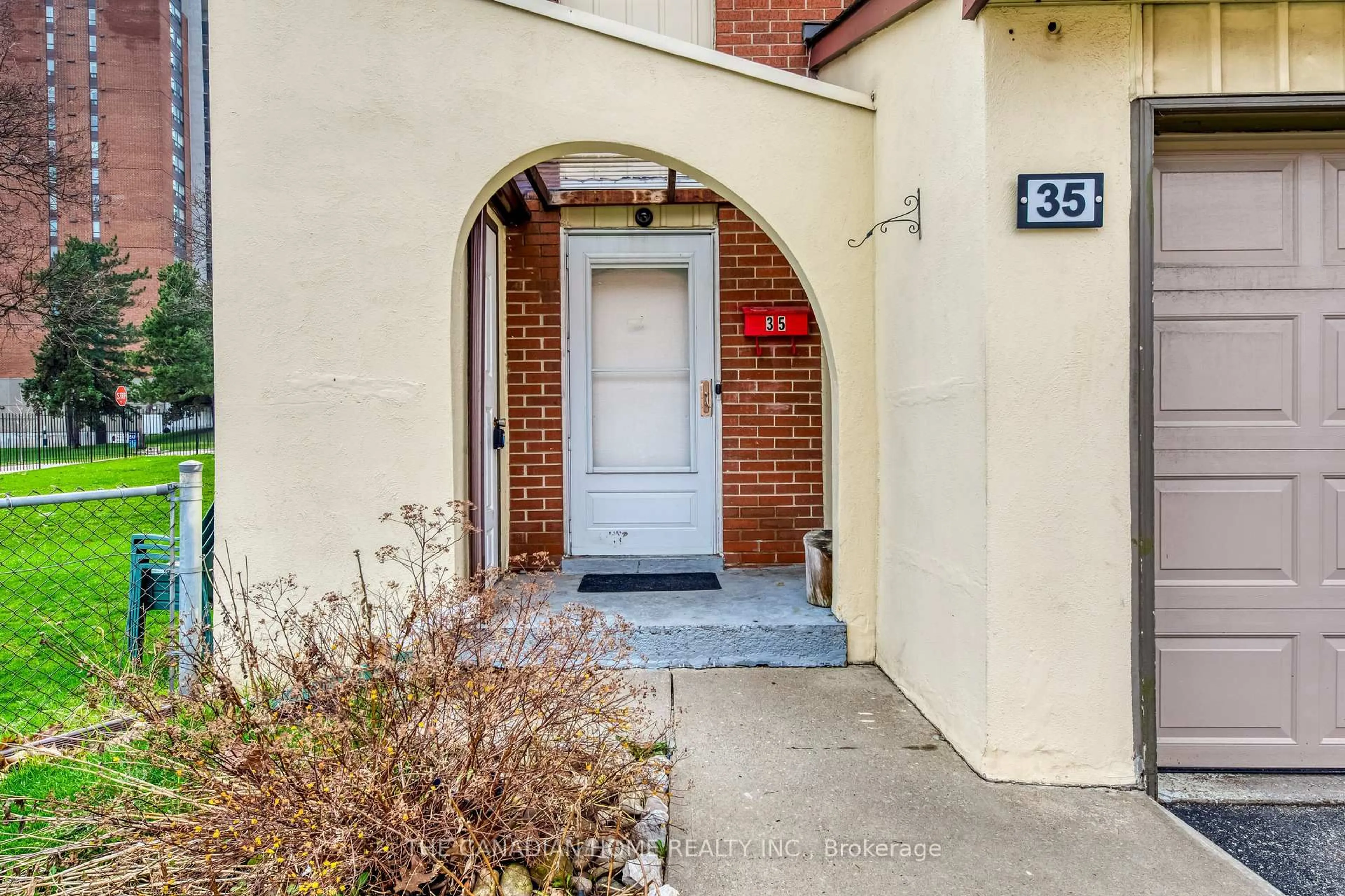 Indoor entryway for 41 Mississauga Valley Blvd #35, Mississauga Ontario L5A 3N5