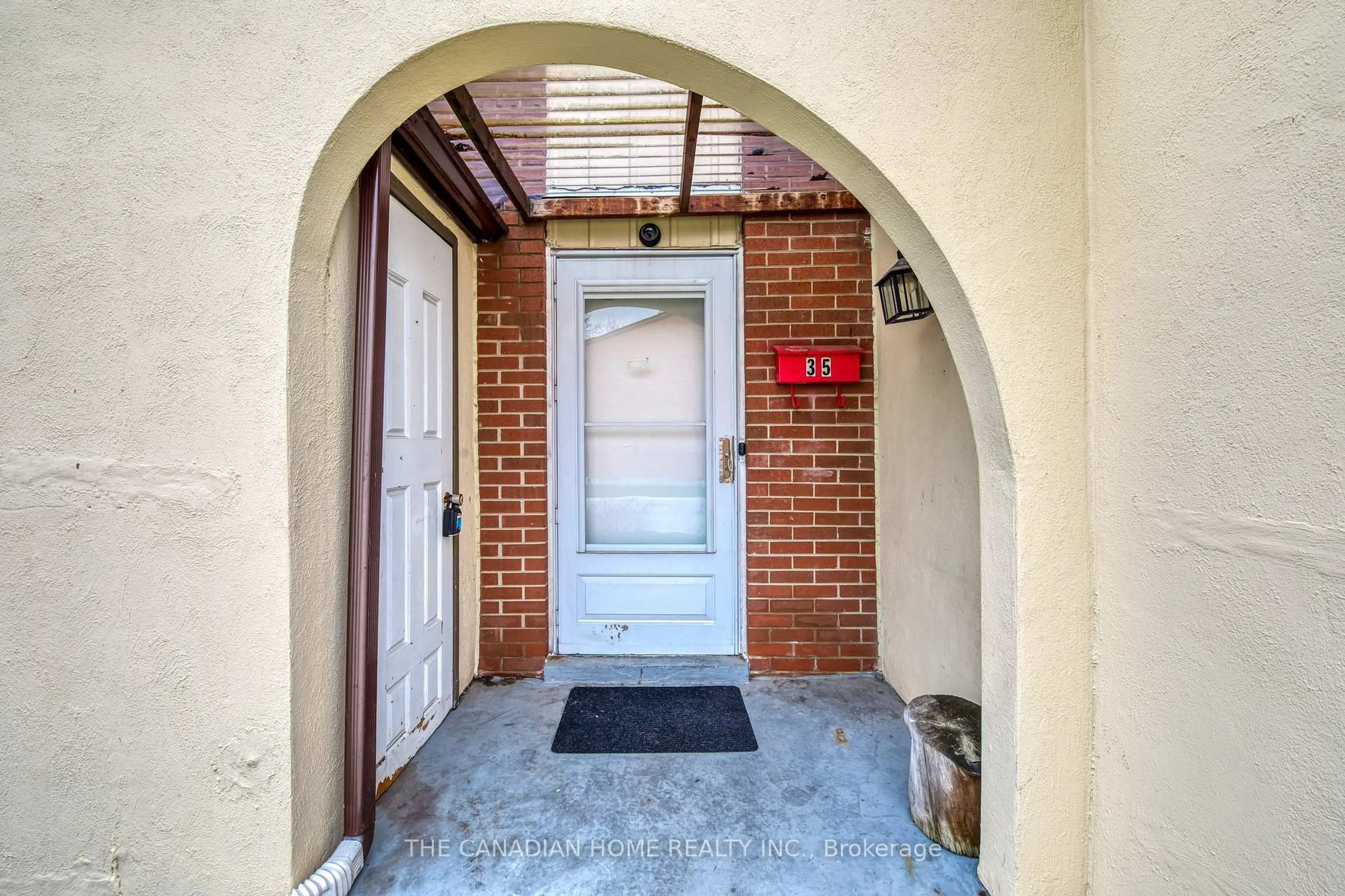 Indoor entryway for 41 Mississauga Valley Blvd #35, Mississauga Ontario L5A 3N5