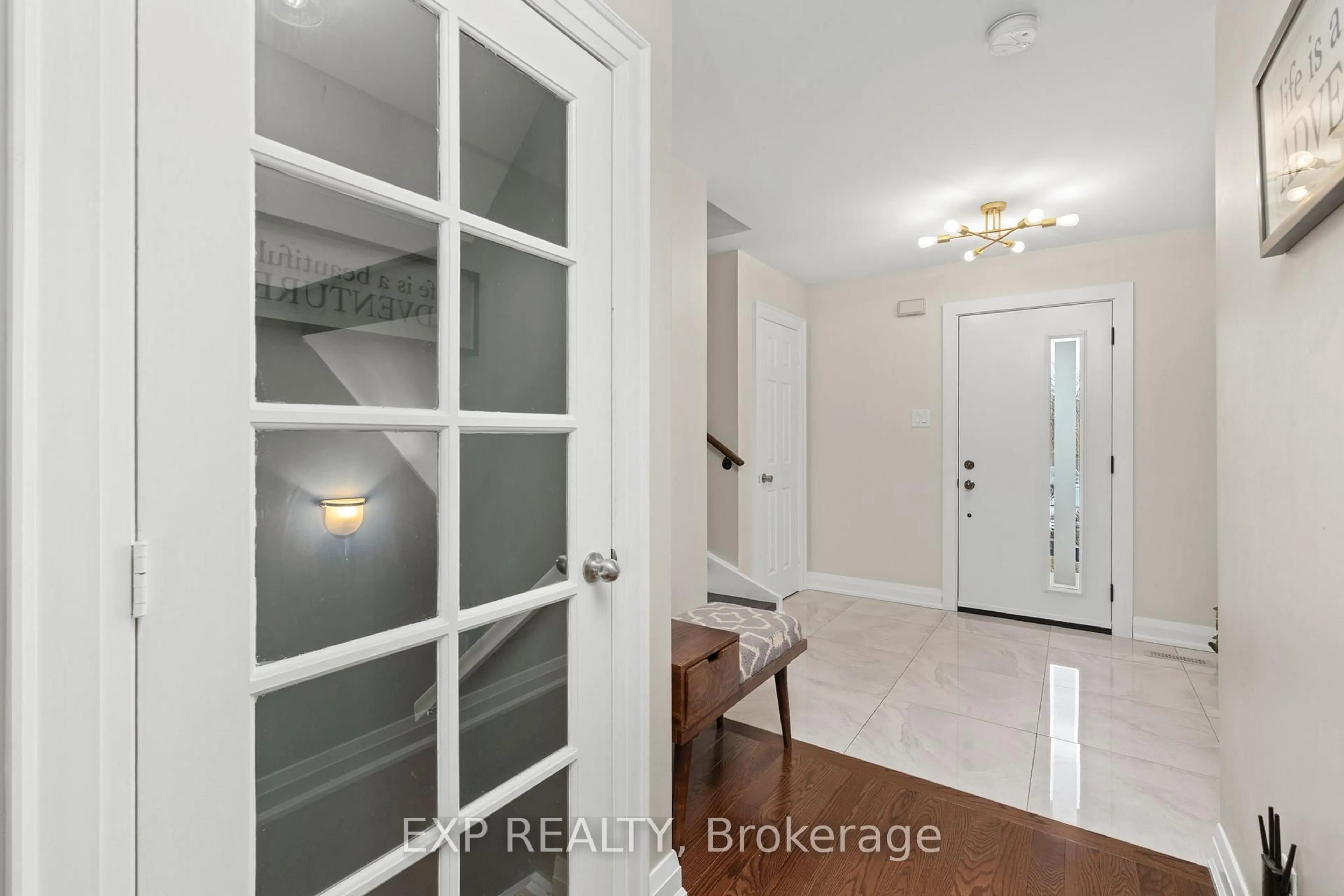 Indoor entryway for 224 Timberlane Dr, Brampton Ontario L6Y 4V6
