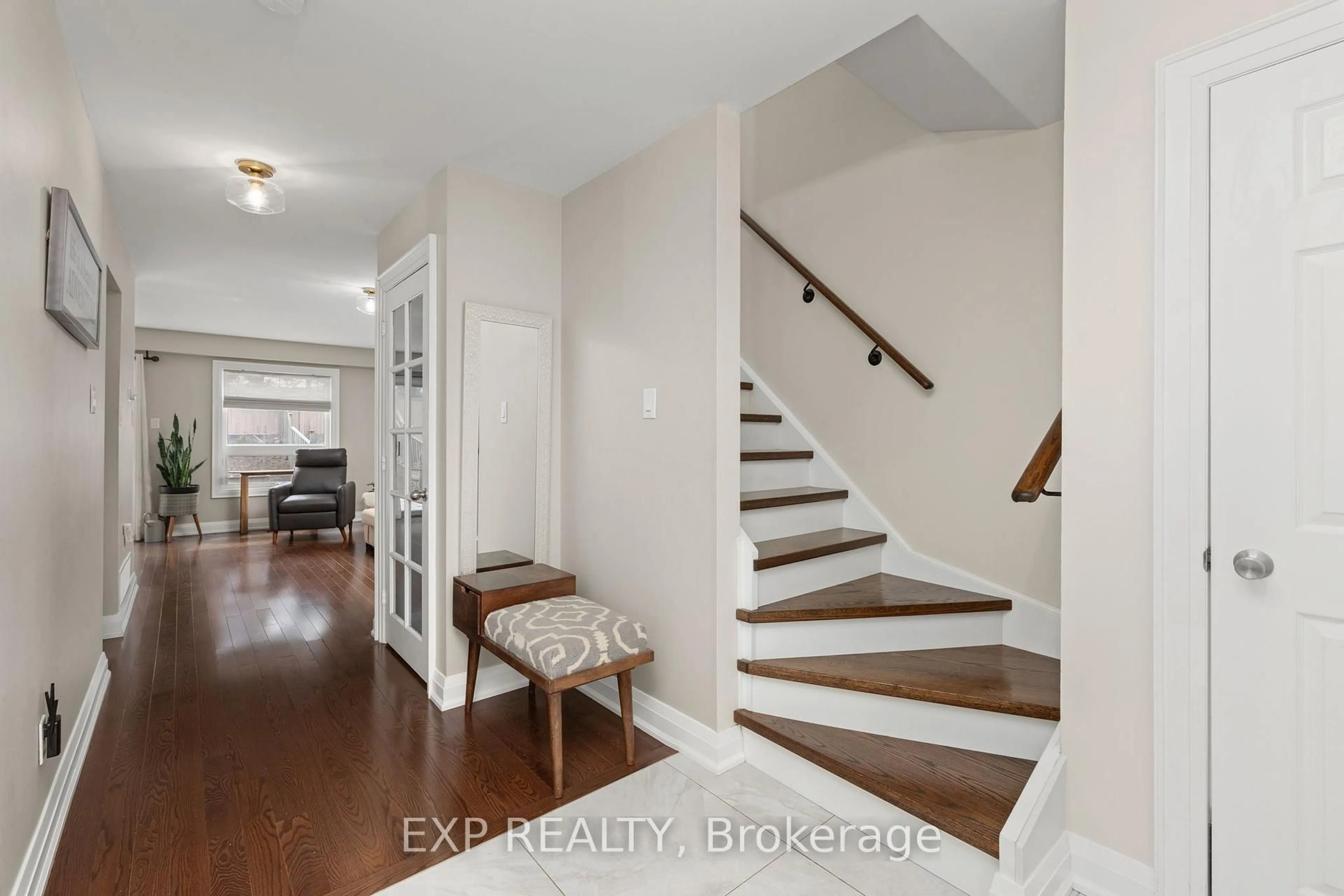 Indoor entryway for 224 Timberlane Dr, Brampton Ontario L6Y 4V6