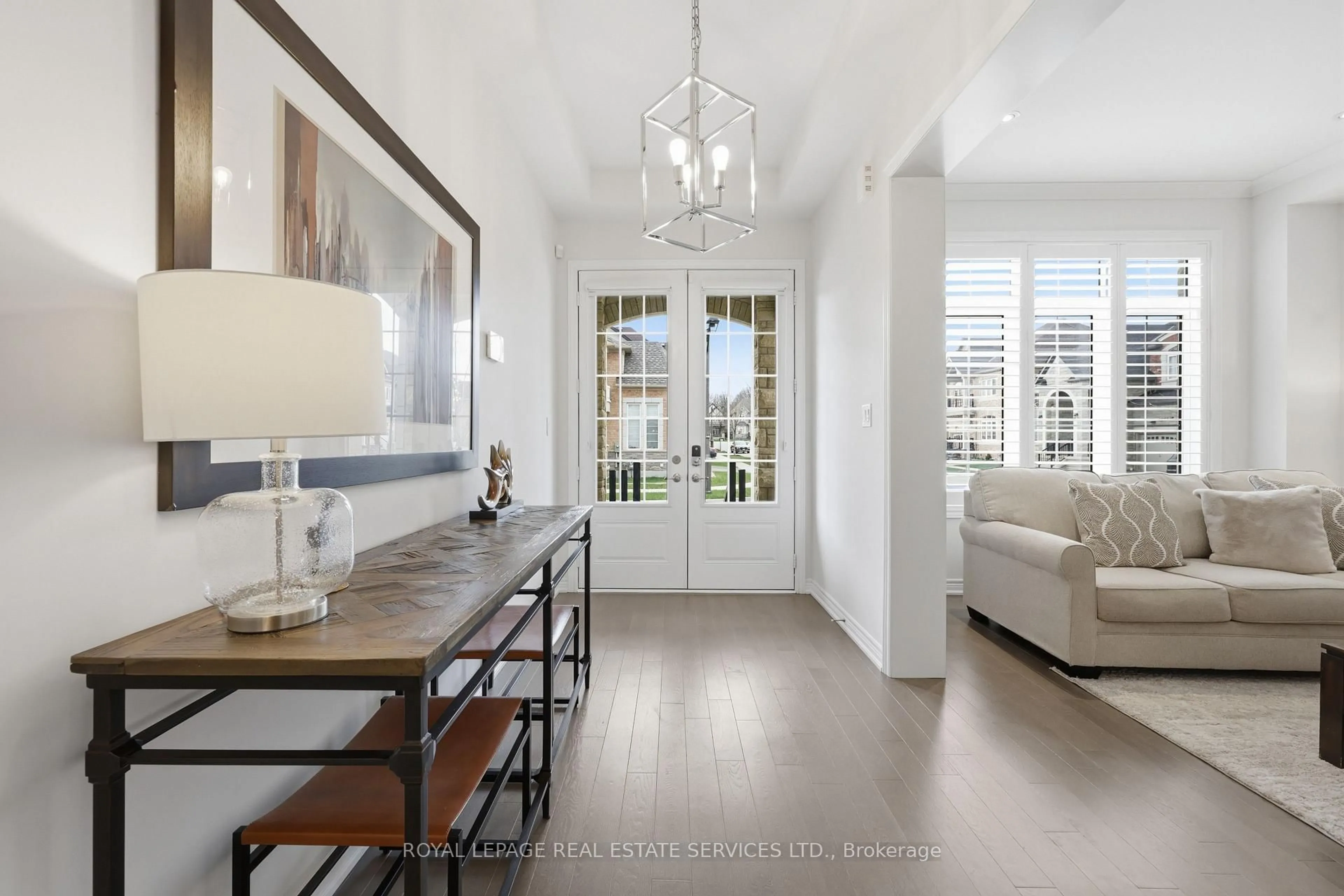 Indoor entryway for 3283 Rattlesnake Path, Oakville Ontario L6M 5K4