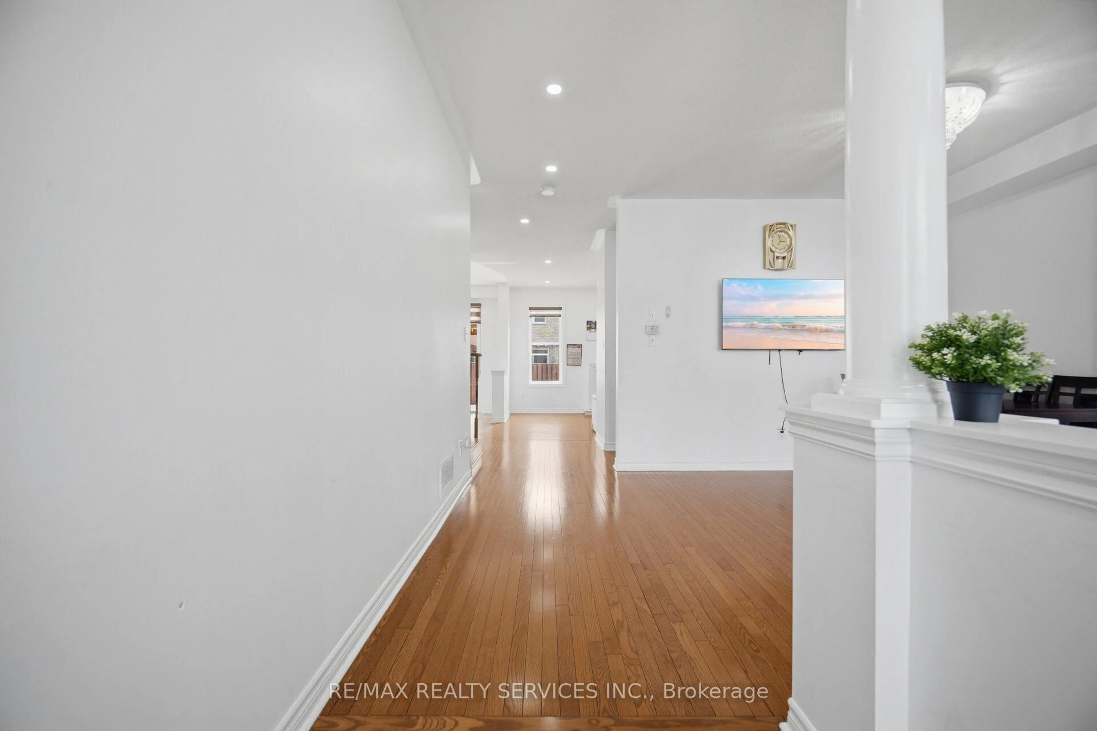 Indoor entryway for 56 IRON BLOCK Dr, Brampton Ontario L7A 0J1