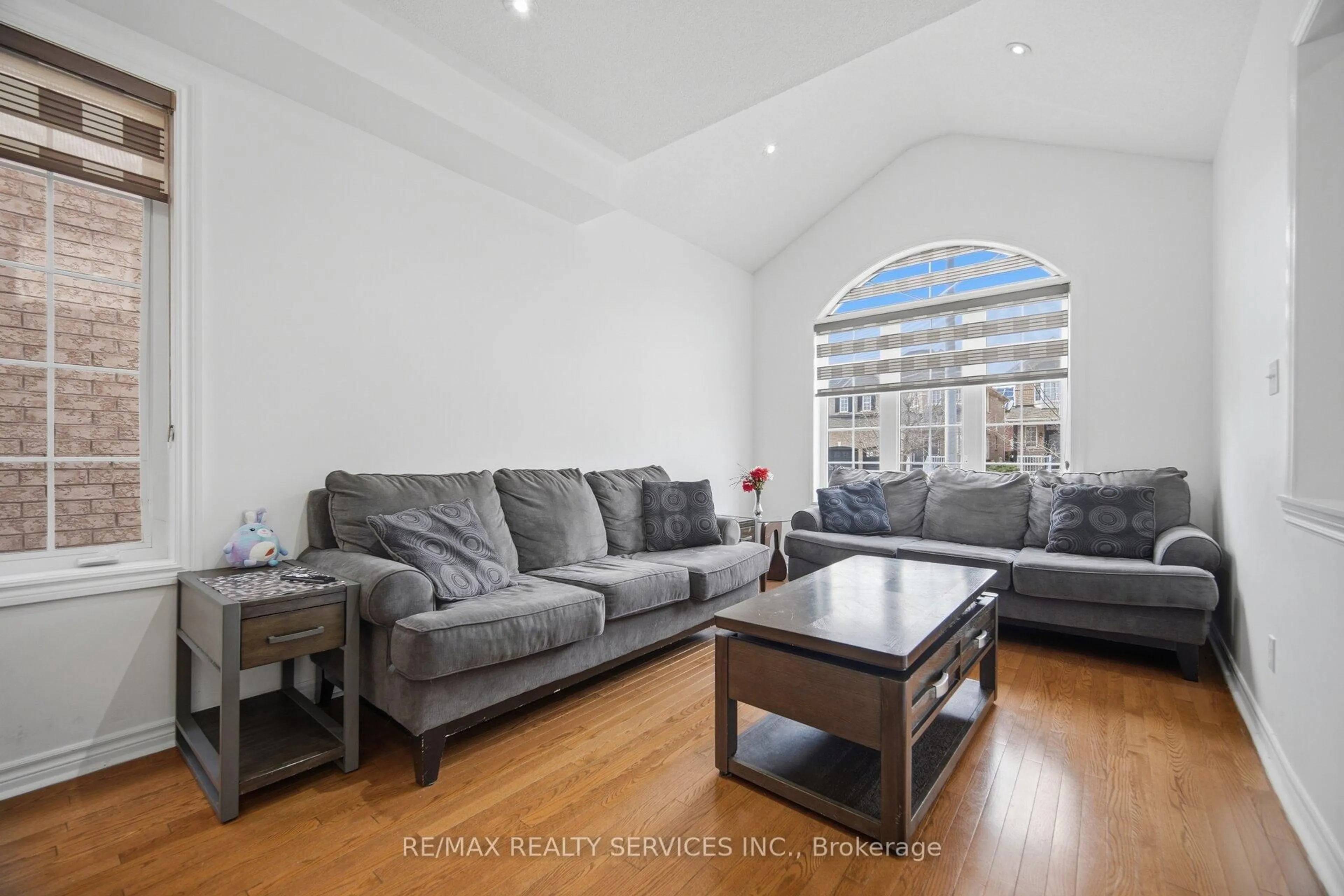 Living room with furniture, unknown for 56 IRON BLOCK Dr, Brampton Ontario L7A 0J1