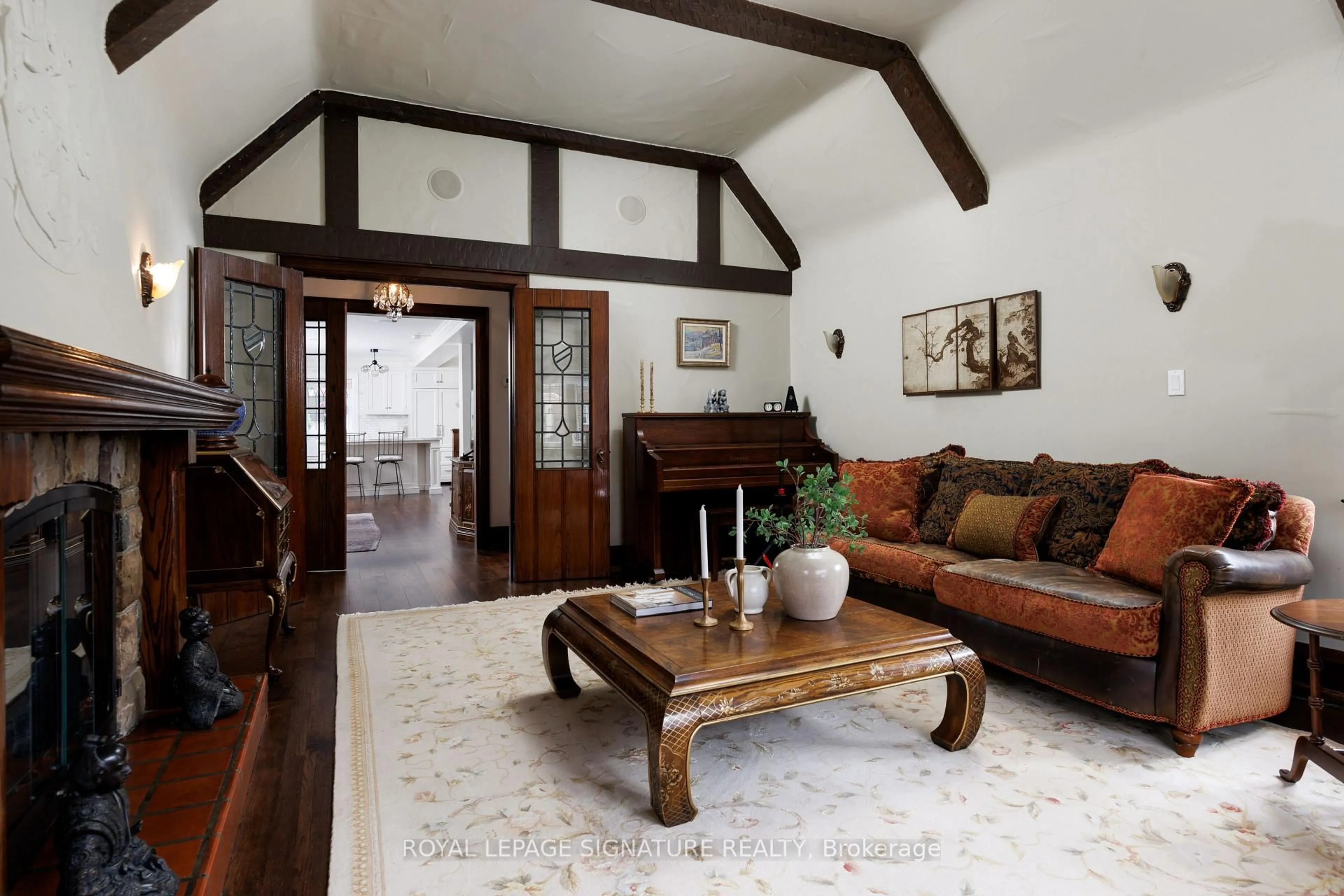 Living room with furniture, unknown for 25 Varley Lane, Toronto Ontario M8X 0A9