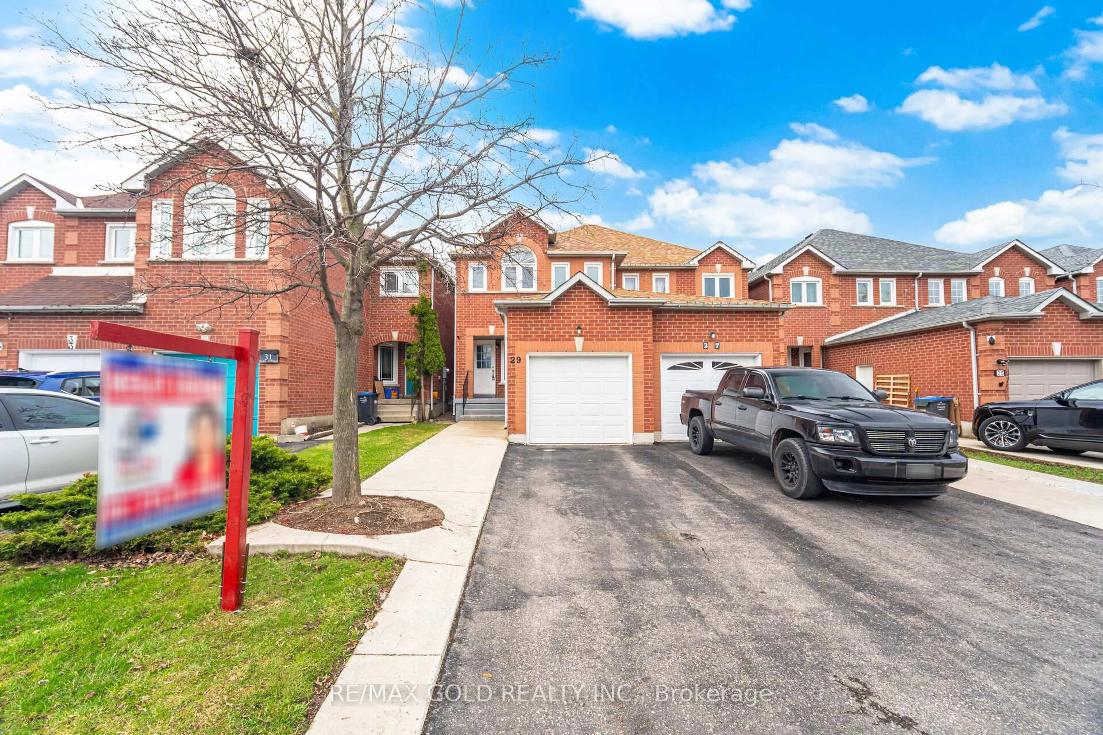 Home with brick exterior material, street for 29 Piane Ave, Brampton Ontario L6Y 4X8