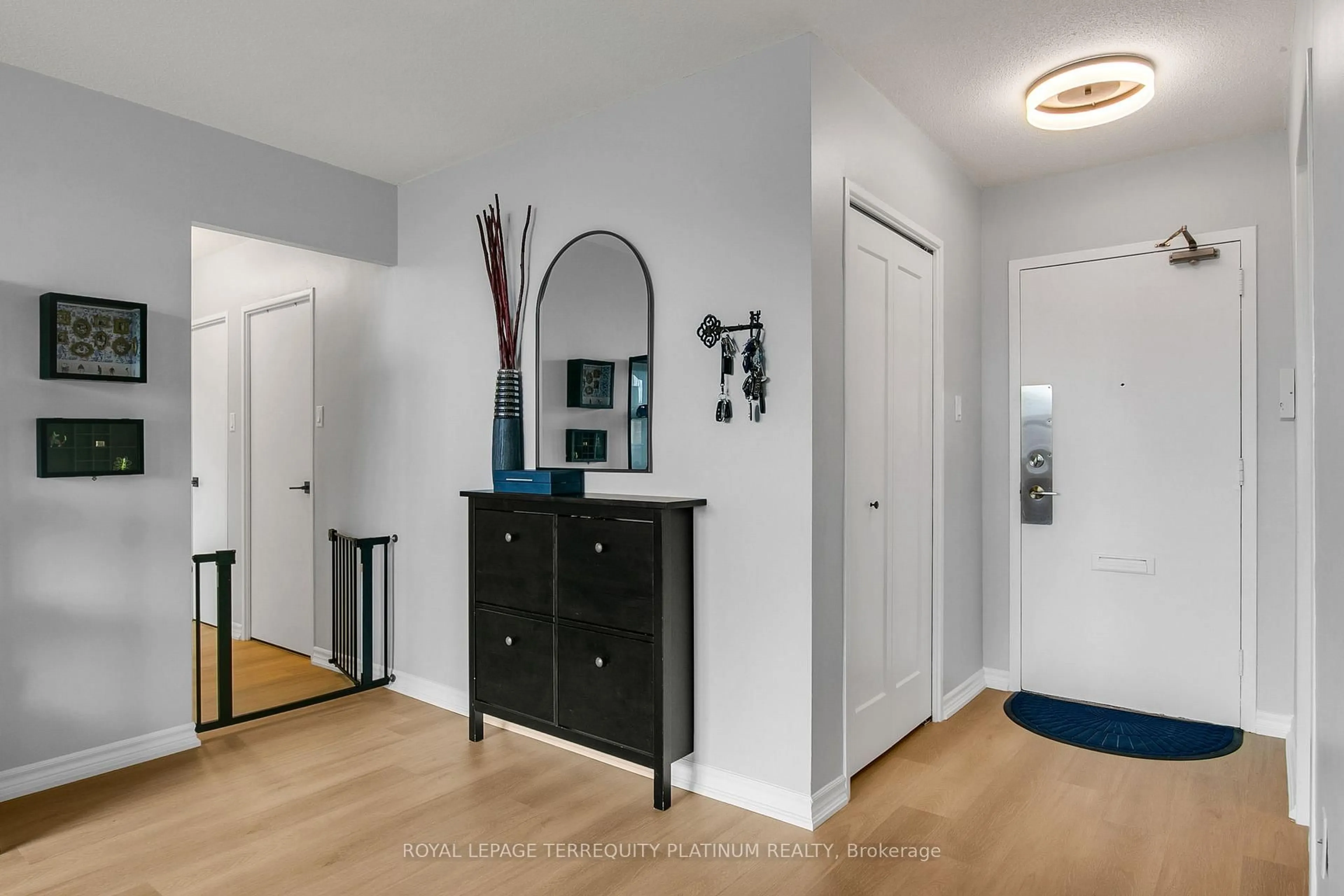 Indoor entryway for 551 The West Mall #1517, Toronto Ontario M9C 1G7