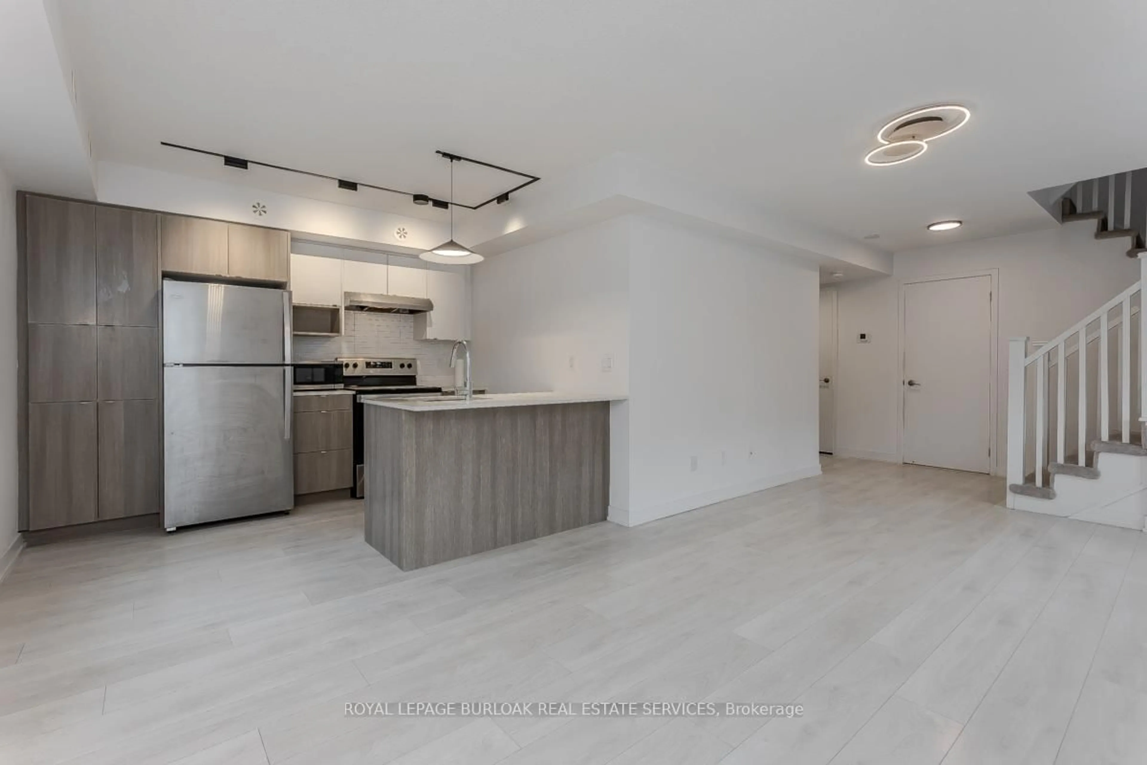 Open concept kitchen, unknown for 1133 Cooke Blvd #815, Burlington Ontario L7T 0C3
