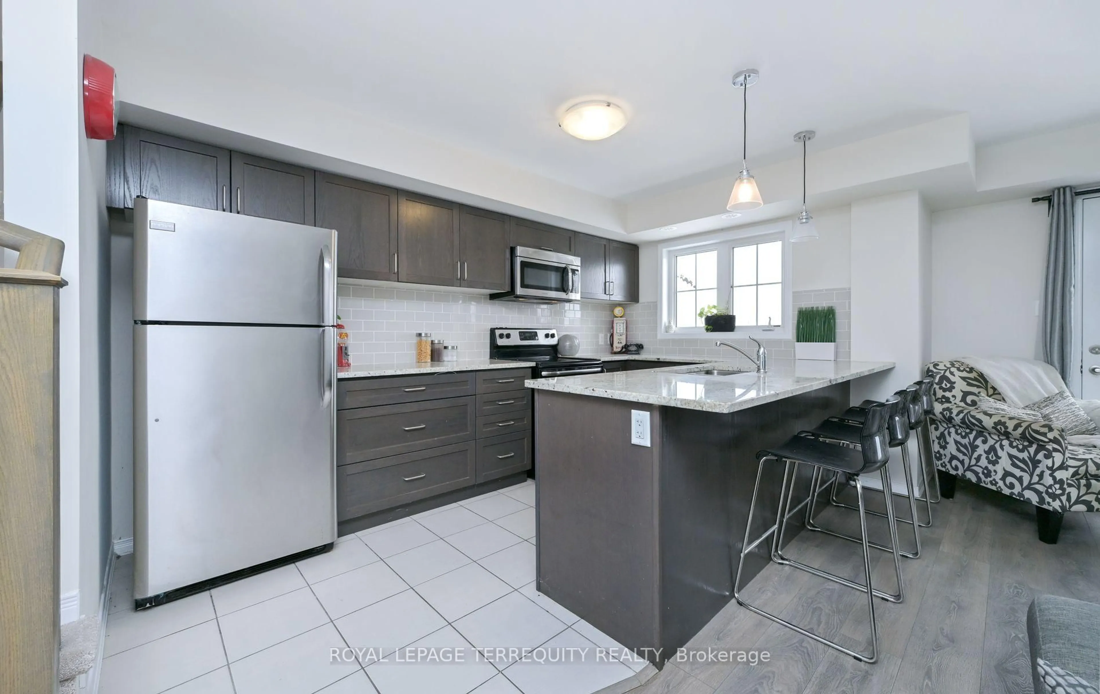 Open concept kitchen, ceramic/tile floor for 2441 Greenwich Dr #95, Oakville Ontario L6M 0S3