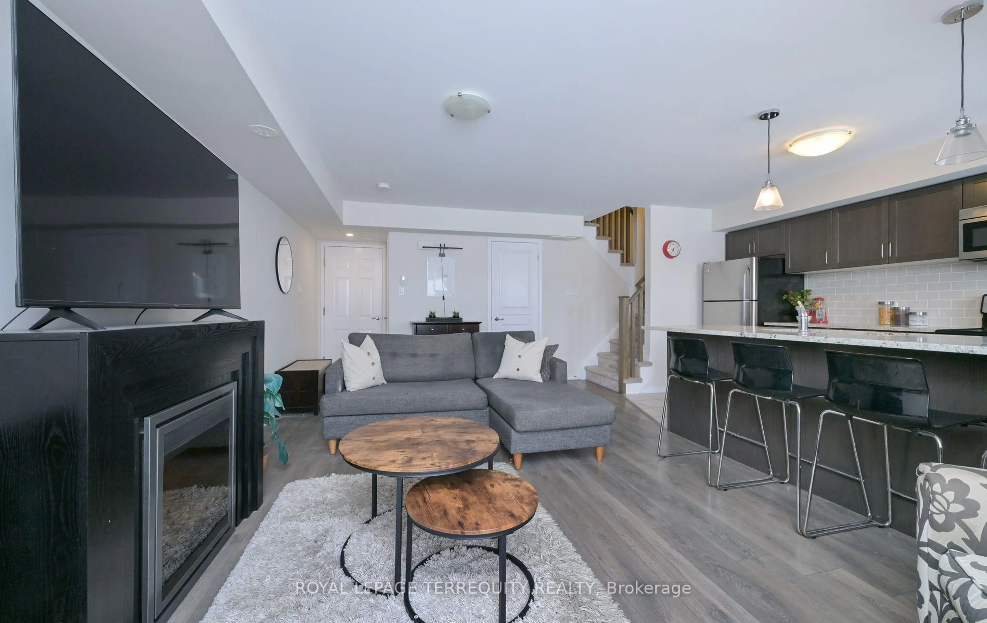 Living room with furniture, wood/laminate floor for 2441 Greenwich Dr #95, Oakville Ontario L6M 0S3