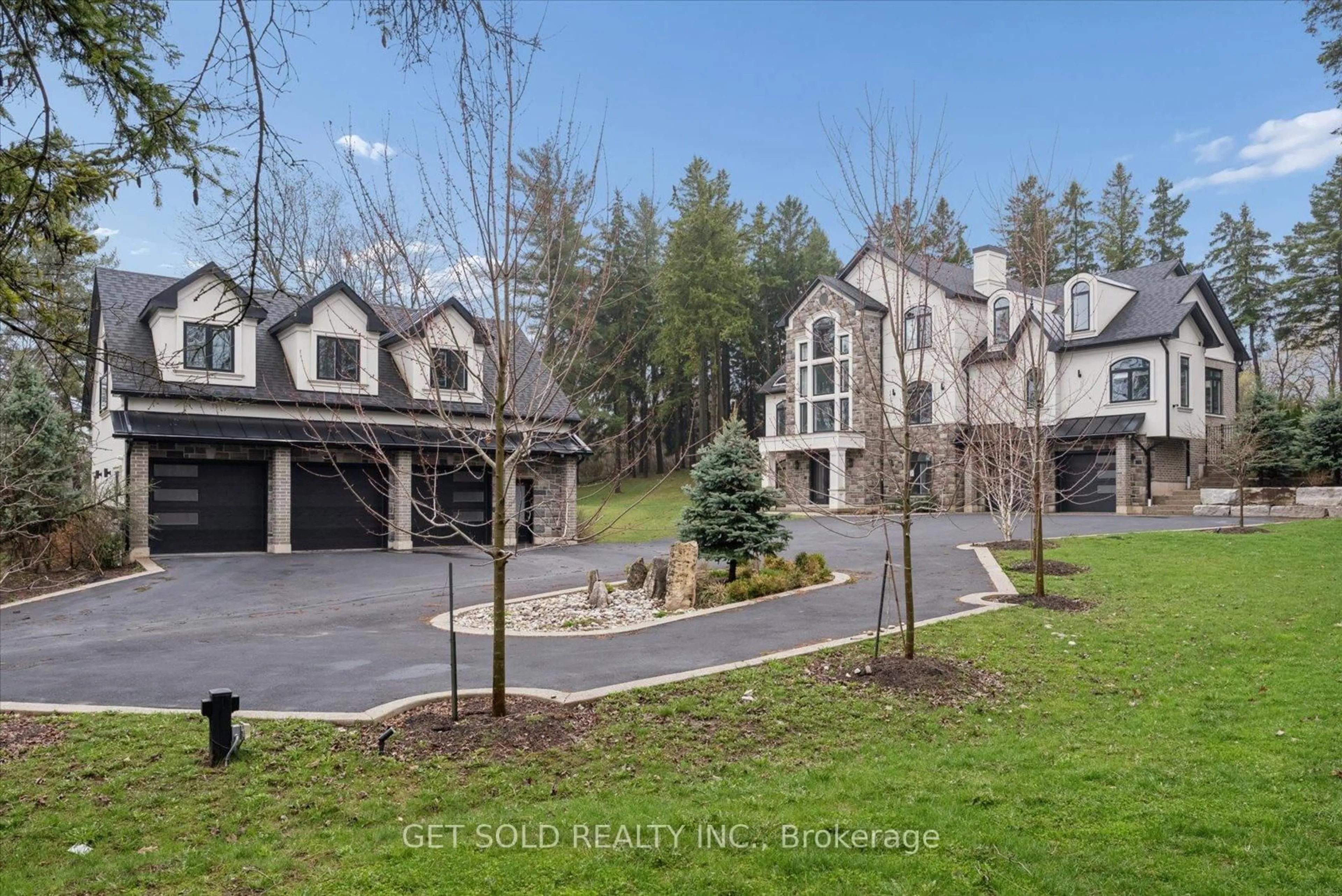 A pic from outside/outdoor area/front of a property/back of a property/a pic from drone, unknown for 5040 Mount Nemo Cres, Burlington Ontario L7M 0T6