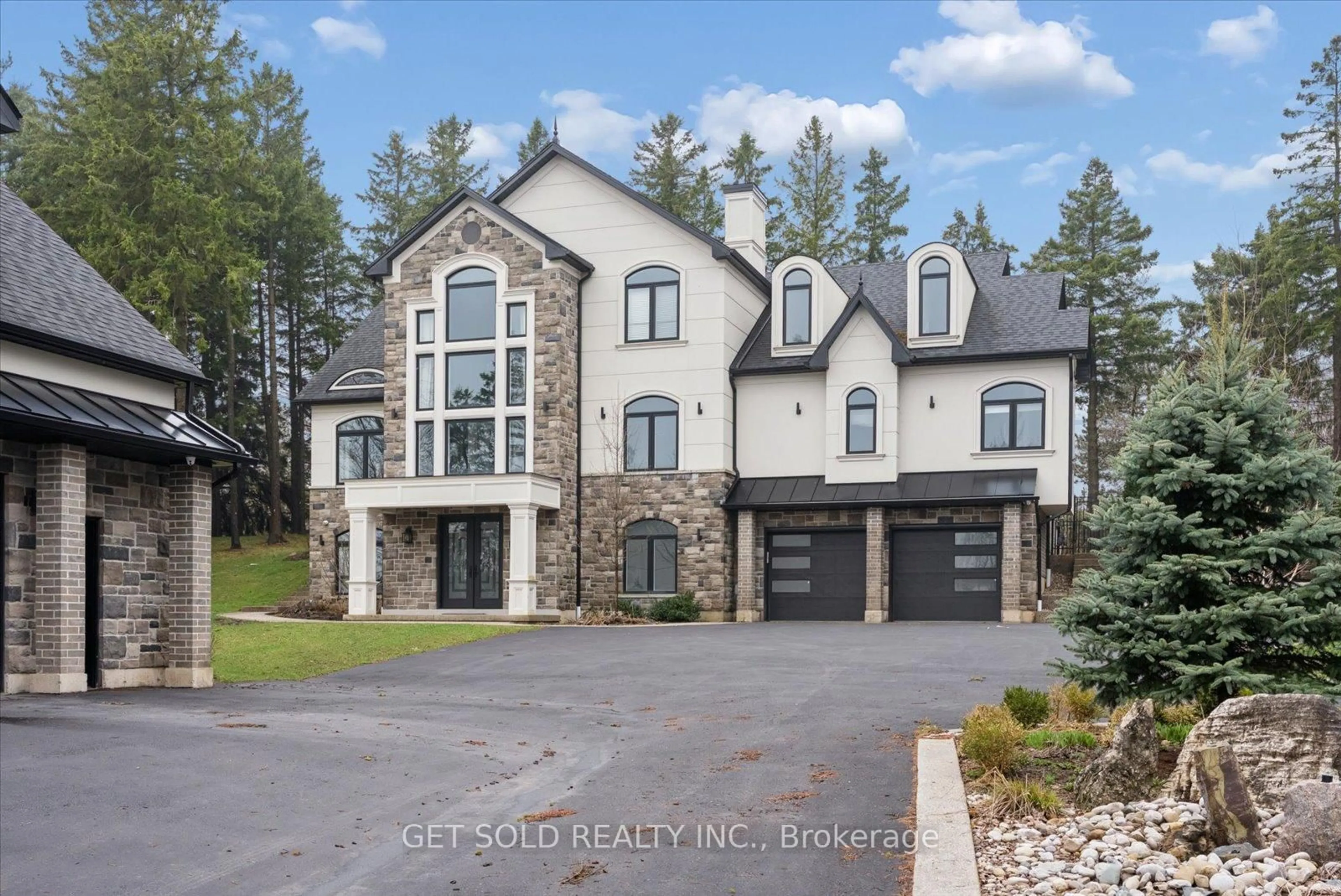 Home with brick exterior material, unknown for 5040 Mount Nemo Cres, Burlington Ontario L7M 0T6