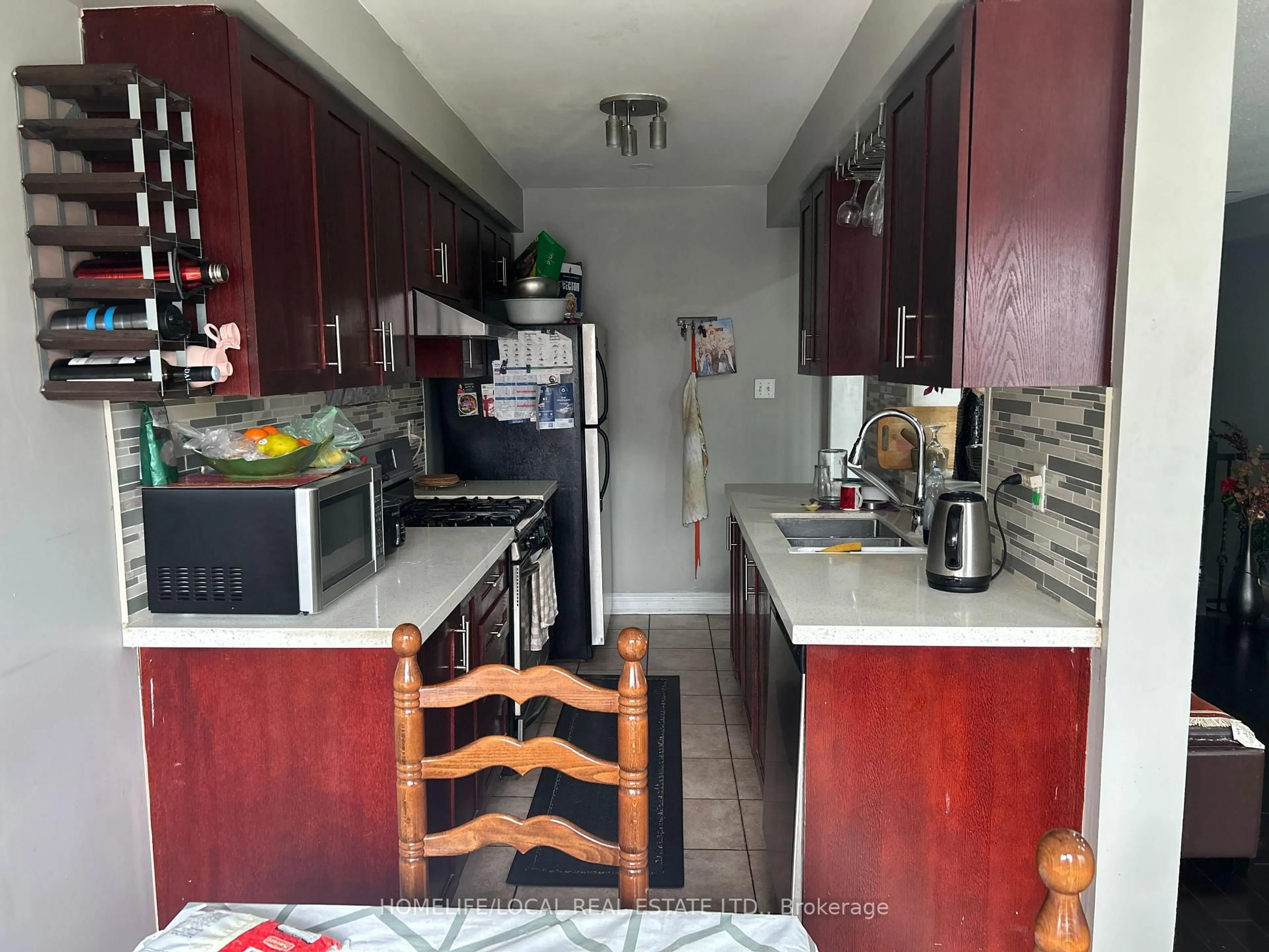 Standard kitchen, unknown for 770 Othello Crt ## 36, Mississauga Ontario L5W 1Y2