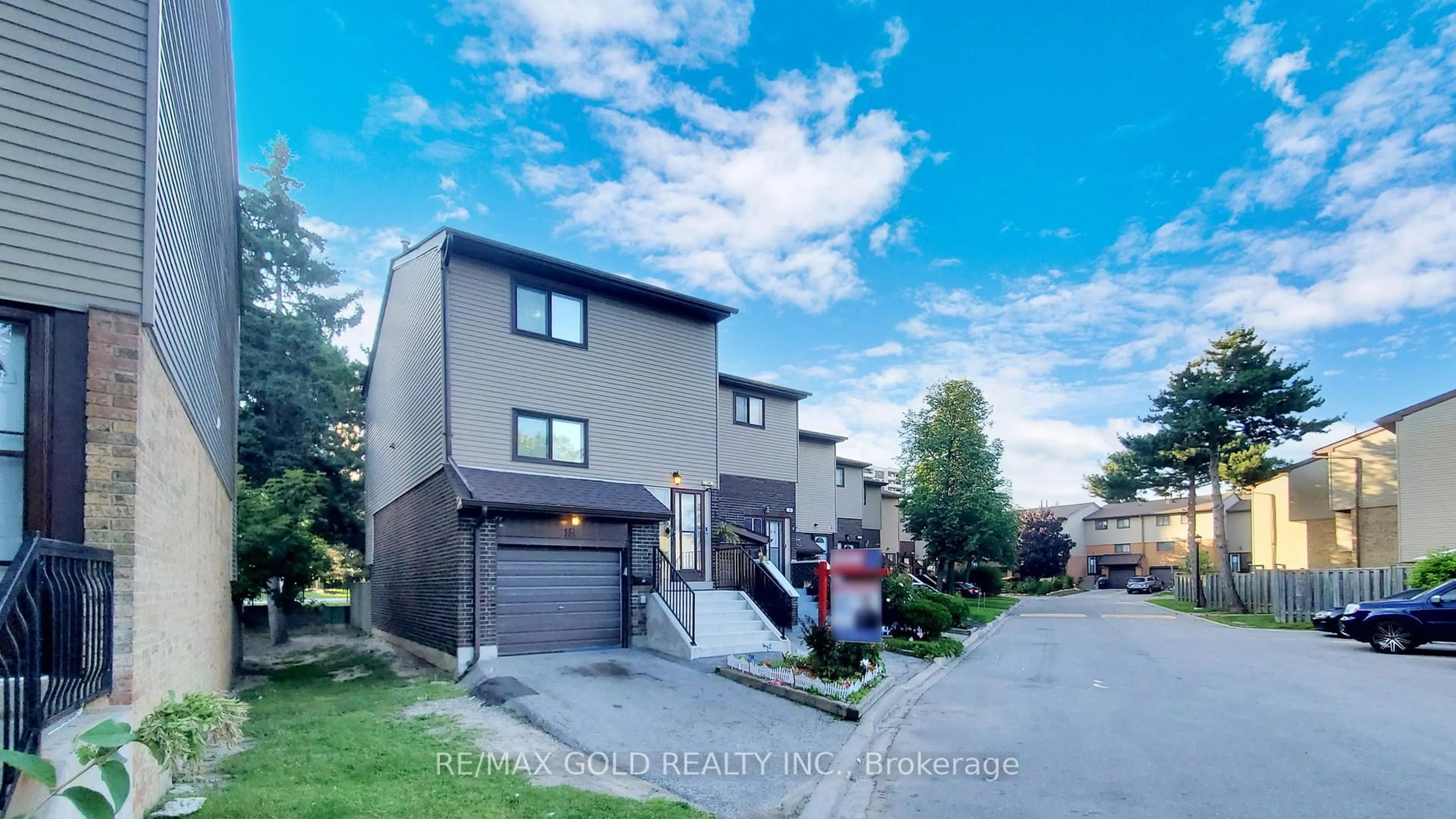 Home with brick exterior material, street for 18 Carleton Pl #18, Brampton Ontario L6T 3Z4