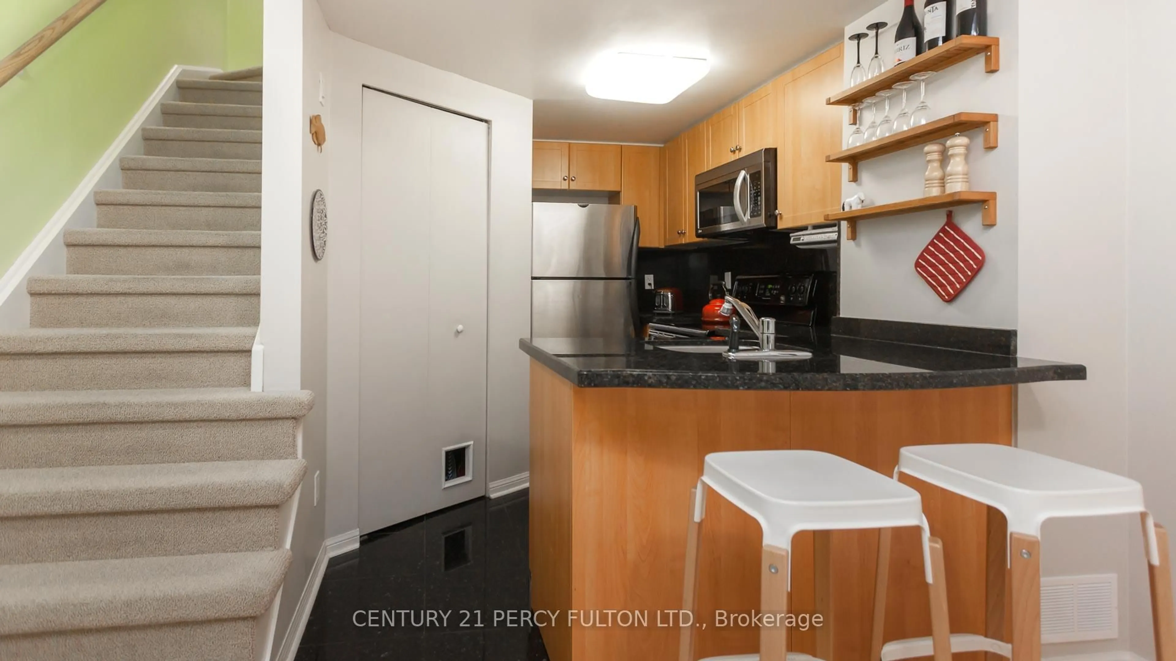 Standard kitchen, unknown for 20 Machells Ave #112, Toronto Ontario M6K 3H8