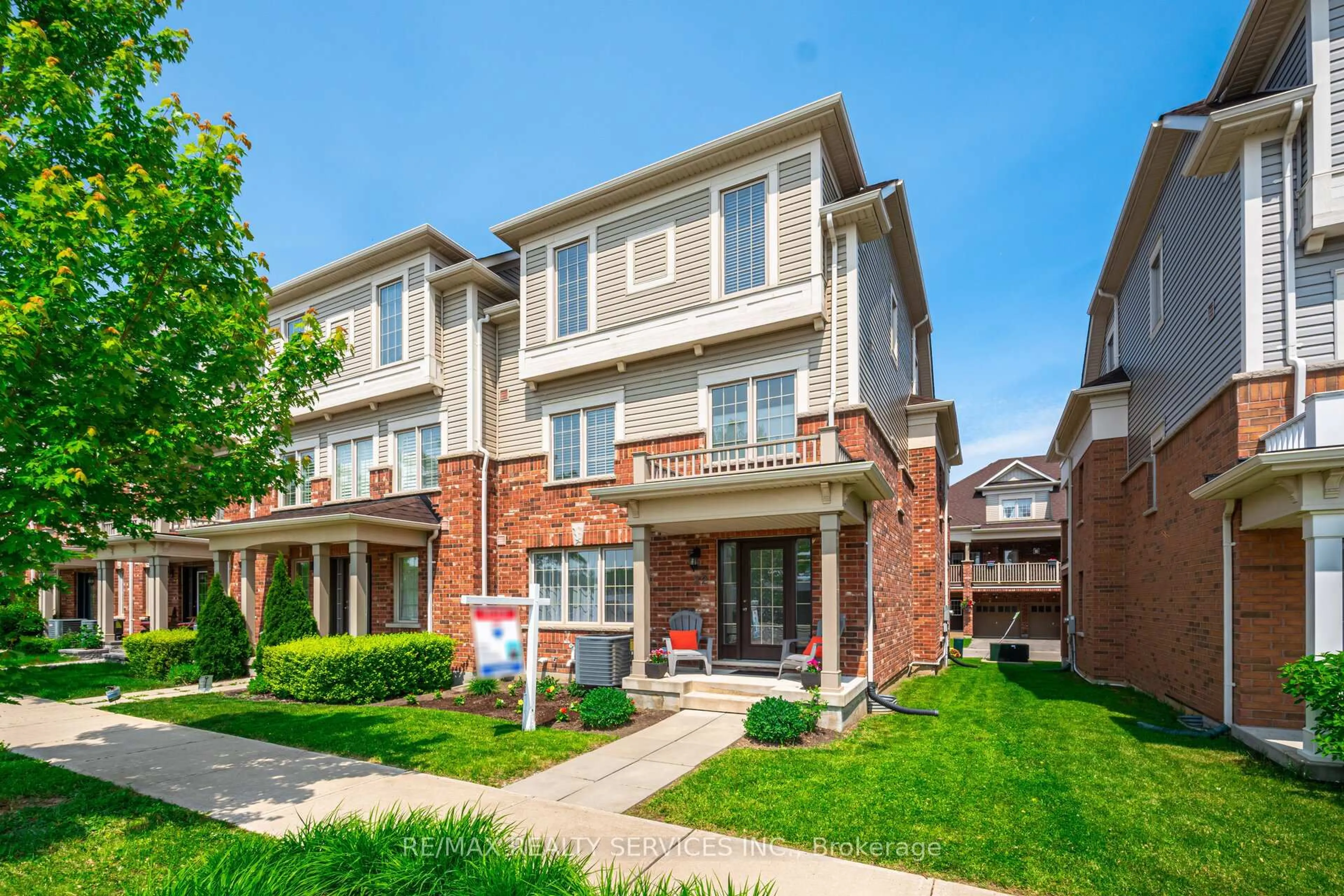 Home with brick exterior material, street for 22 Mcdevitt Lane, Caledon Ontario L7C 3S2