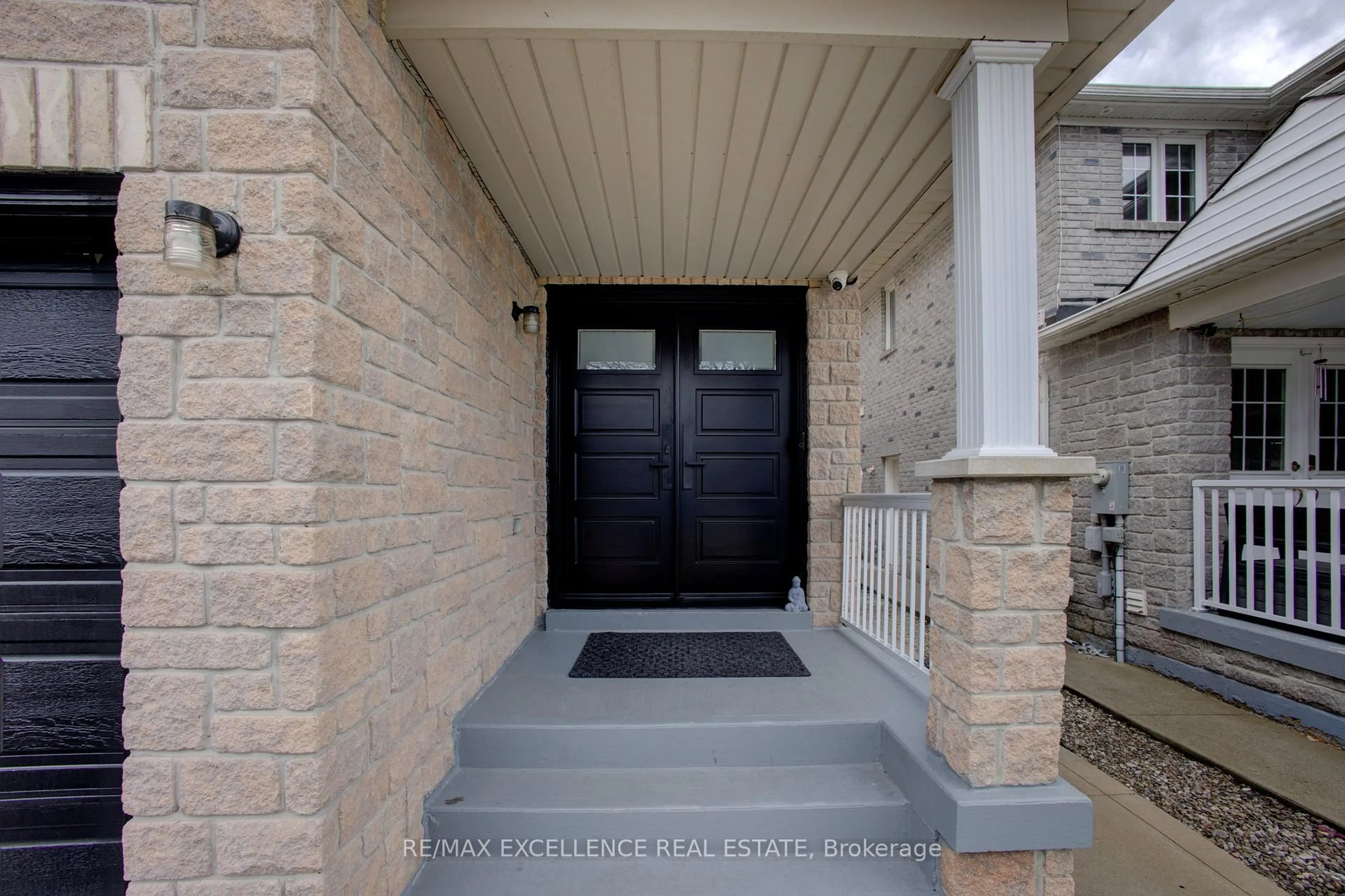 Indoor entryway for 5 Wildsky Rd, Brampton Ontario L6Y 5P6